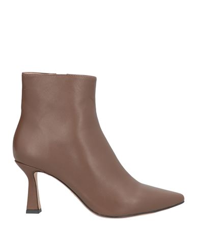 Shop Lola Cruz Woman Ankle Boots Brown Size 8 Leather