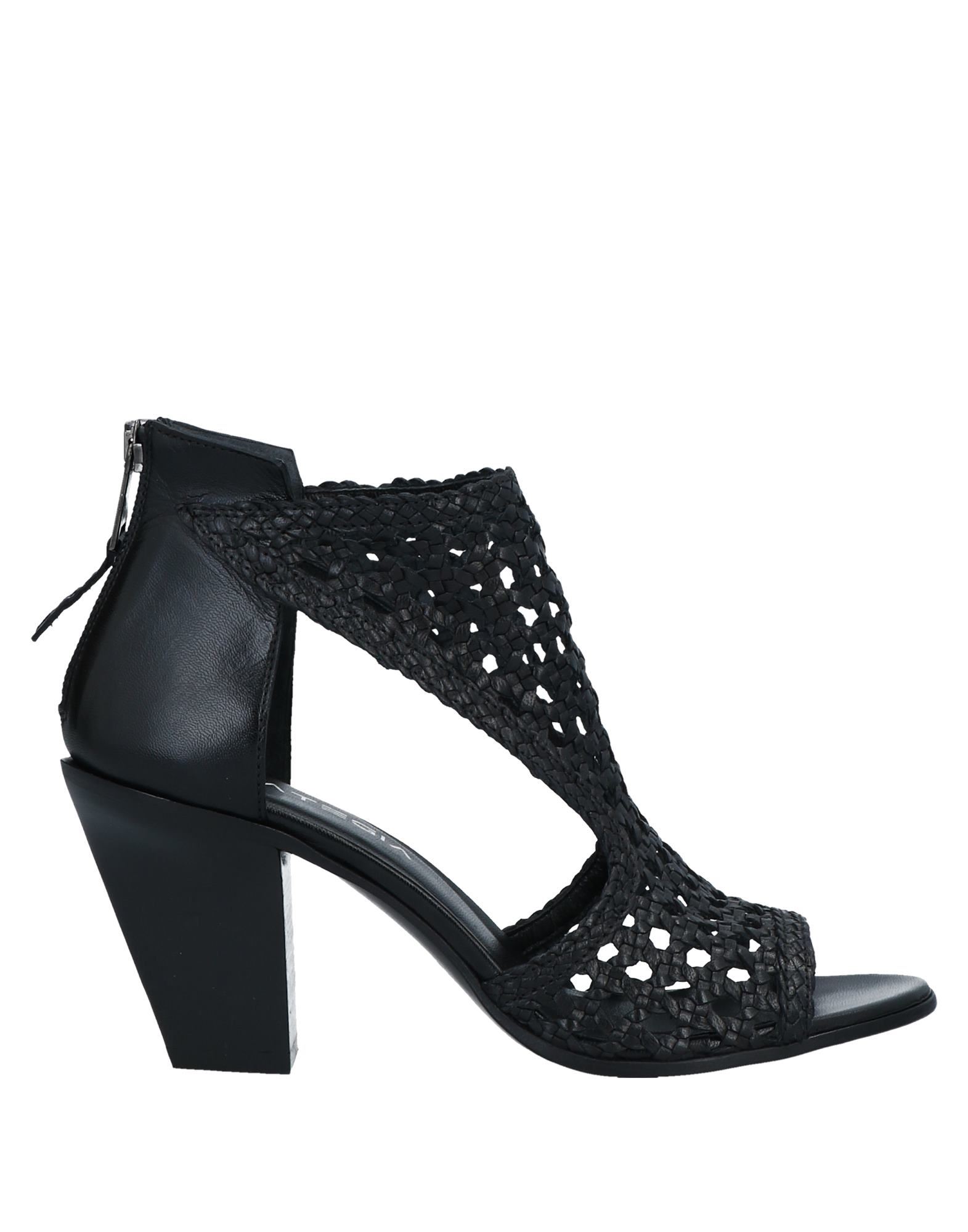 STRATEGIA STRATEGIA ΠΑΠΟΥΤΣΙΑ Μποτάκια