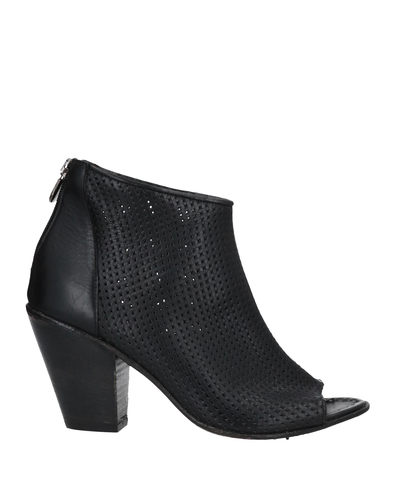 Le Ruemarcel Ankle Boots In Black