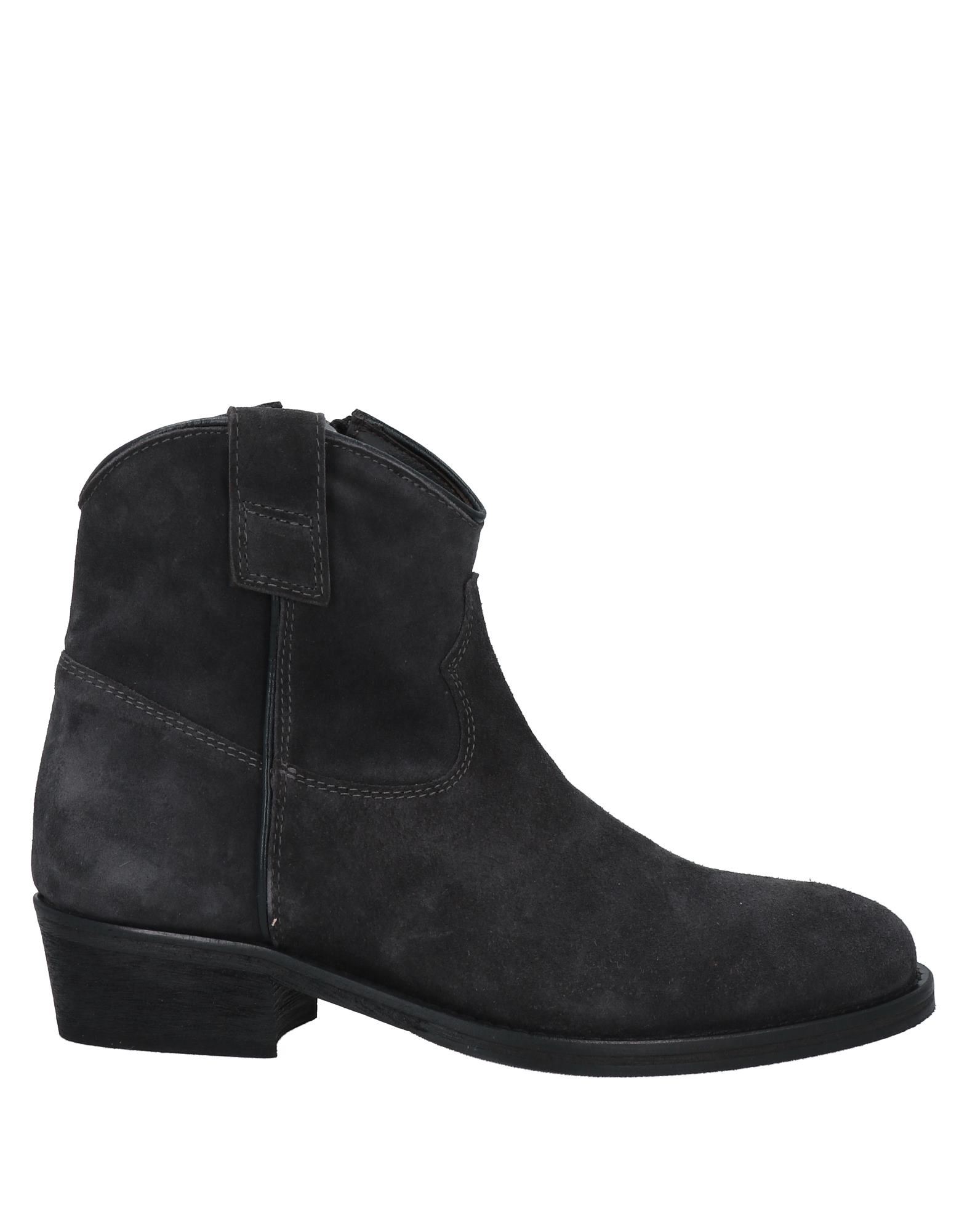 Airport Ankle Boots In Steel Grey