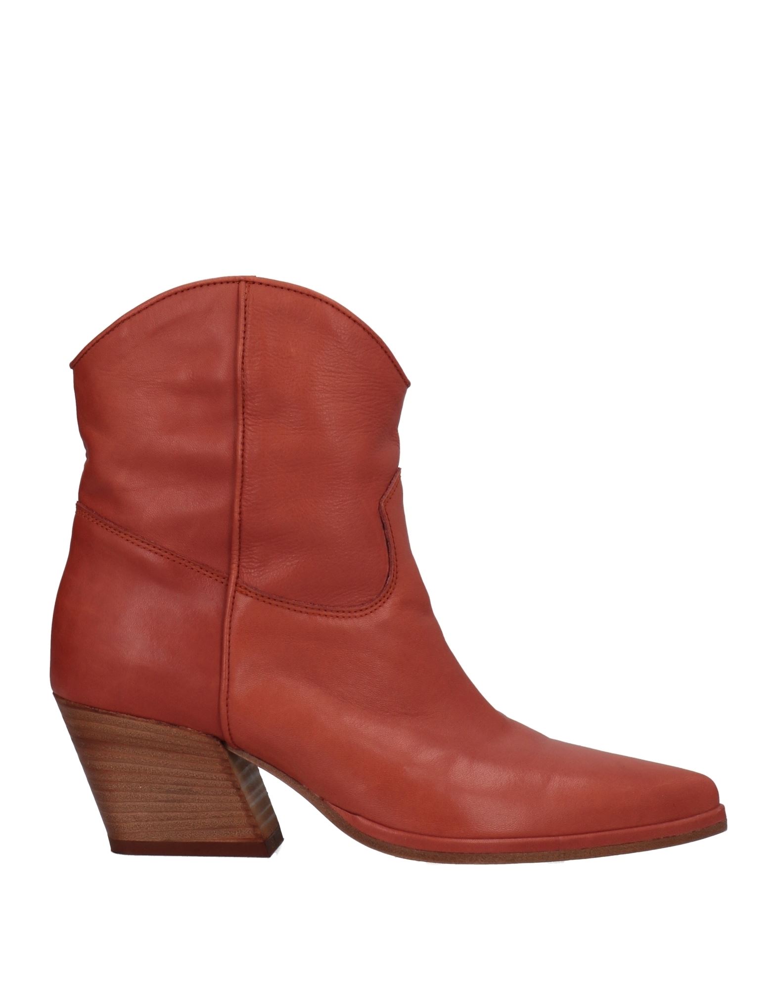 Lemaré Ankle Boots In Red