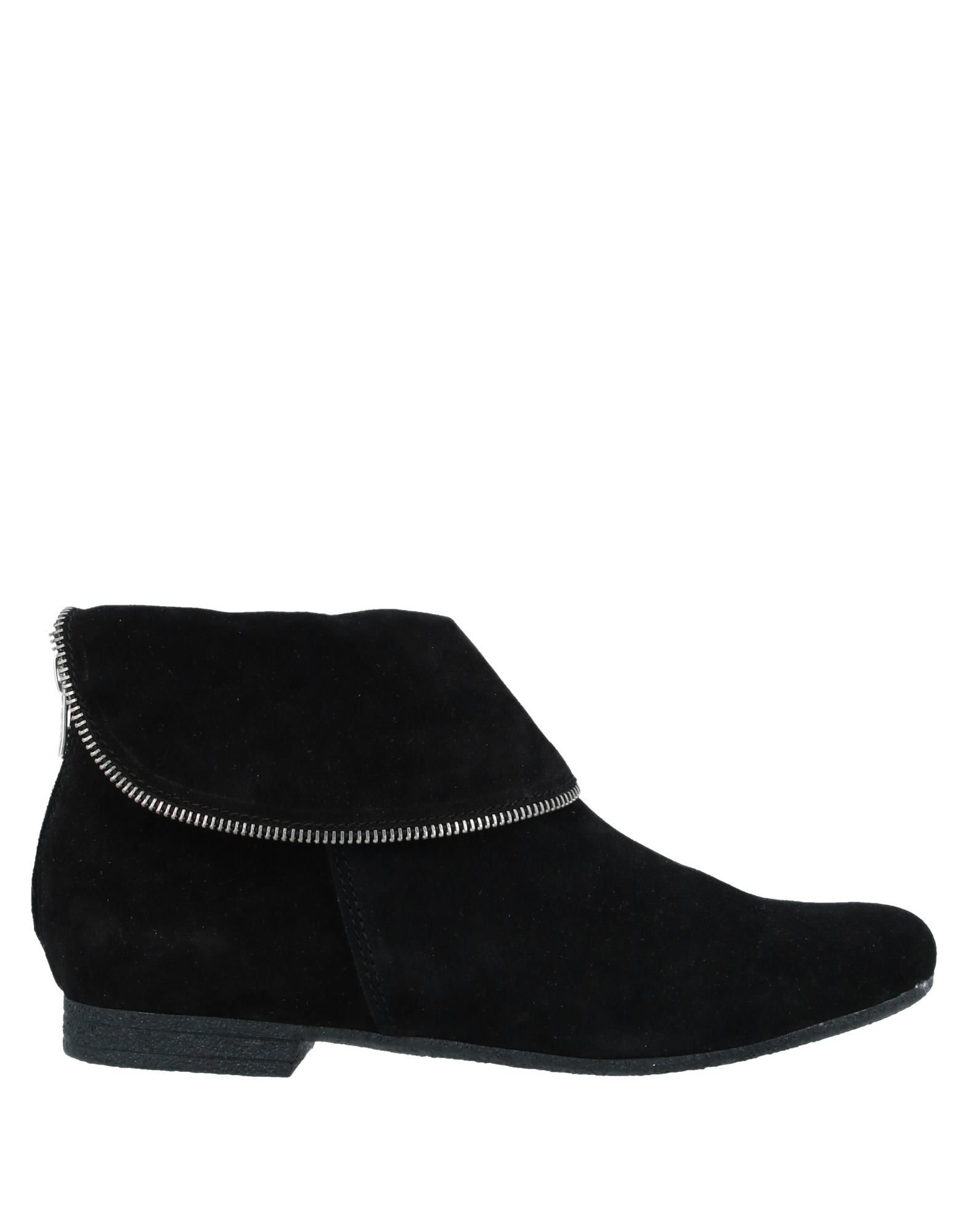 KEYS Ankle boots