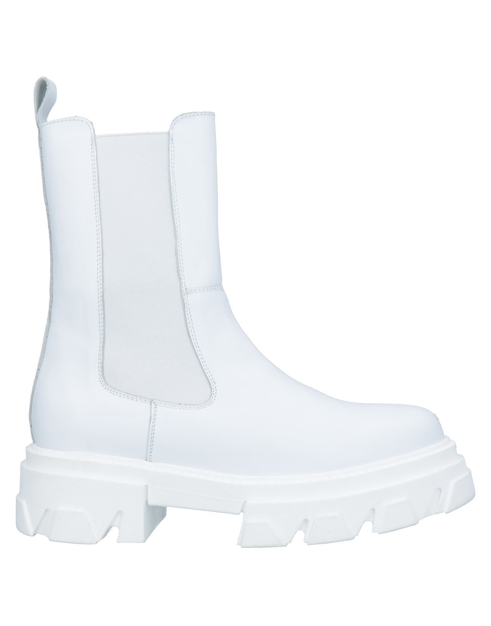 Noa A. Ankle Boots In White