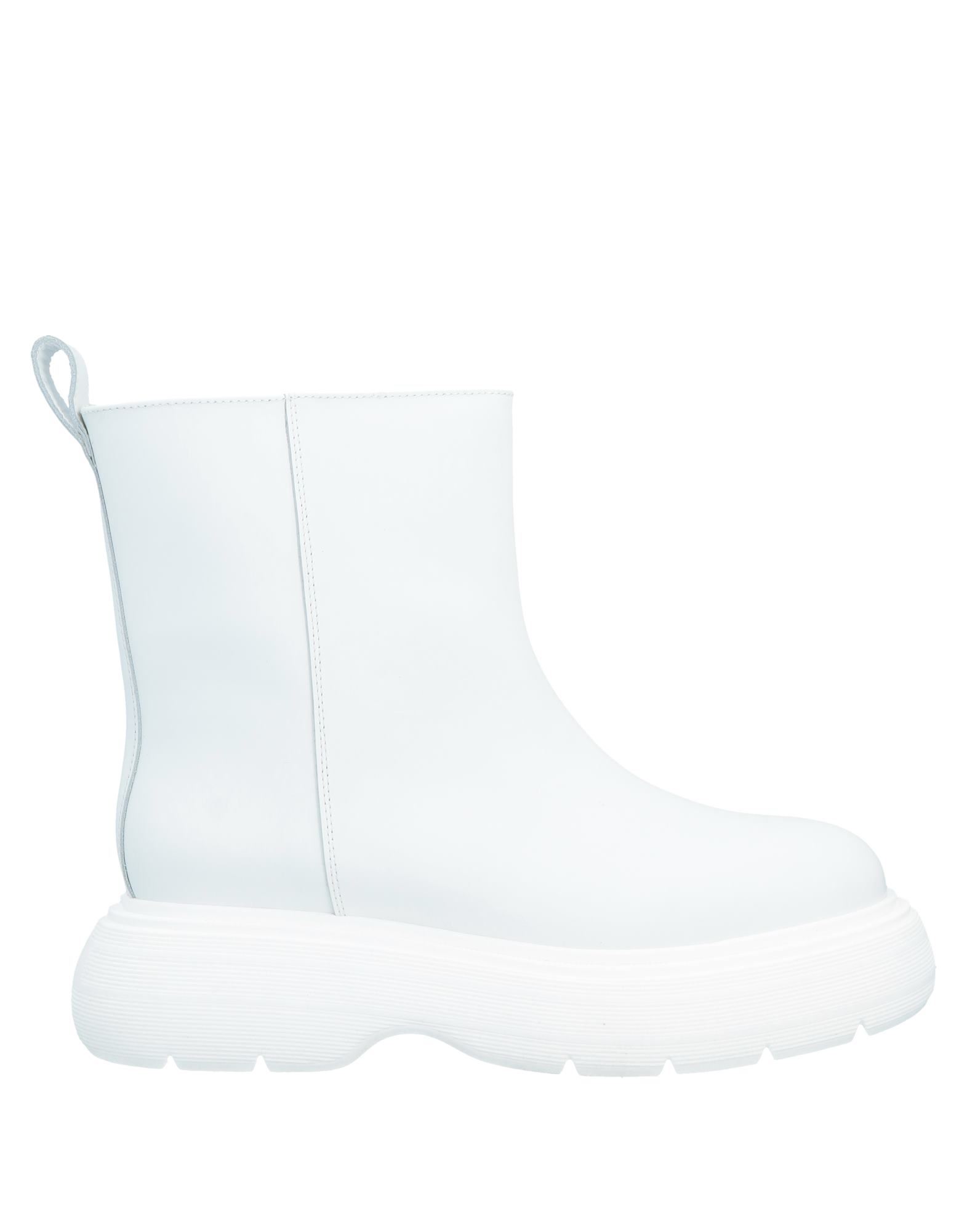 Gia Couture Ankle Boots In White