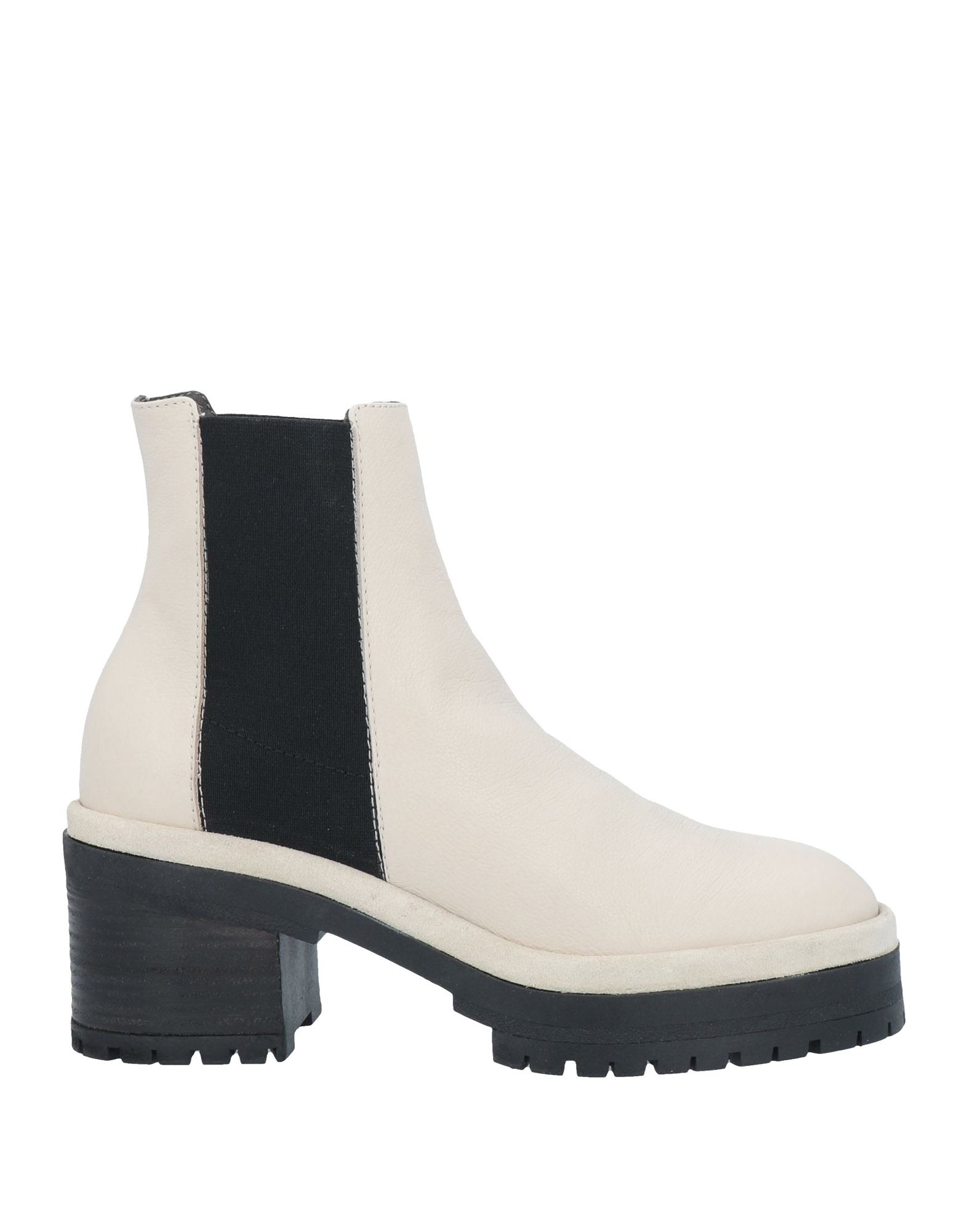 Lilimill Ankle Boots In White