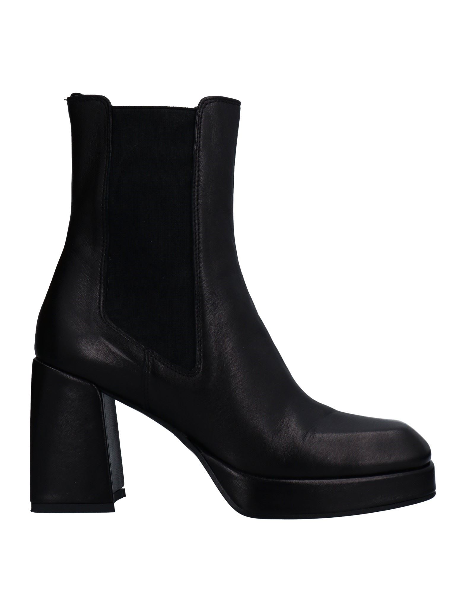 Nila & Nila Ankle Boots In Black