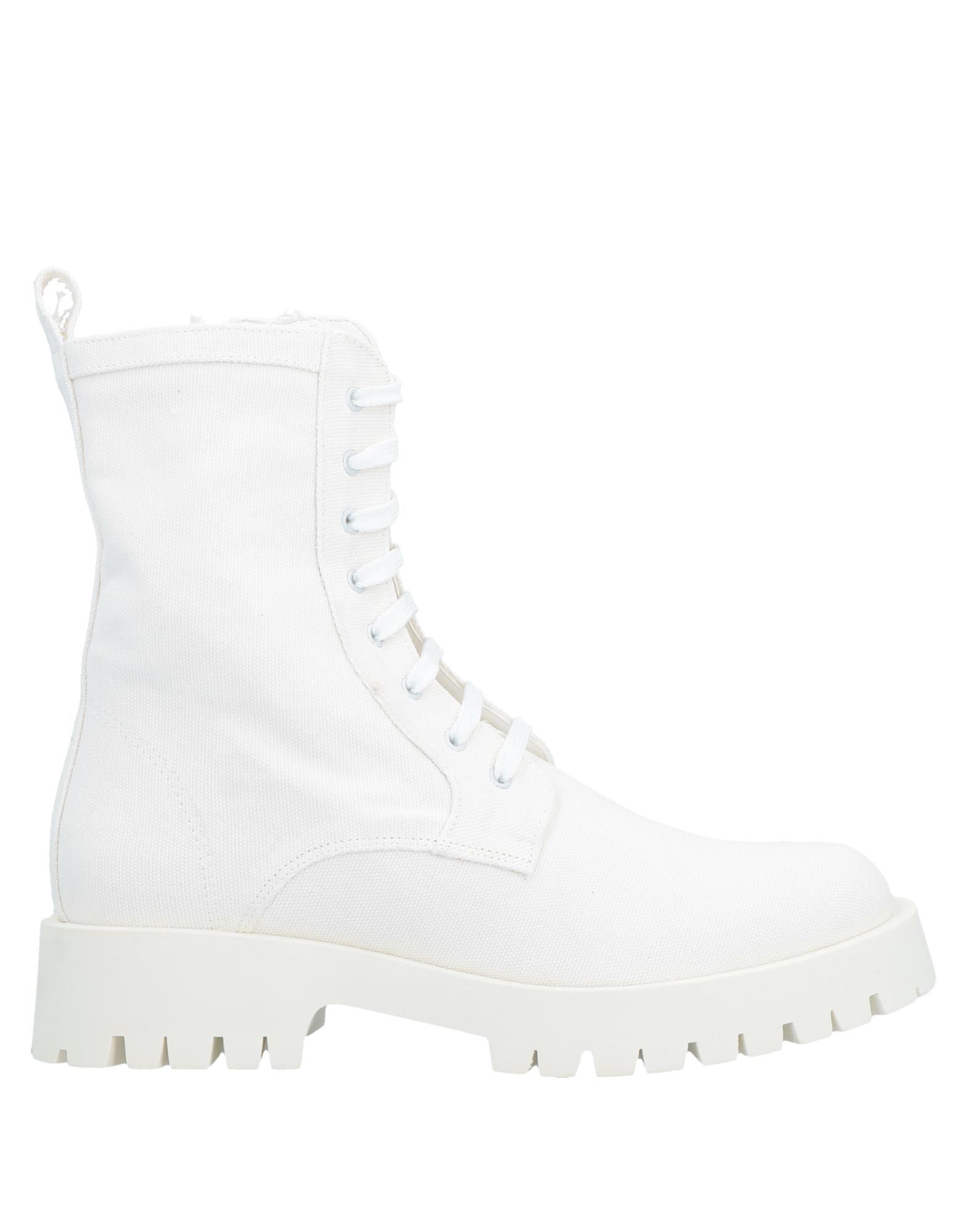 Nila & Nila Ankle Boots In White