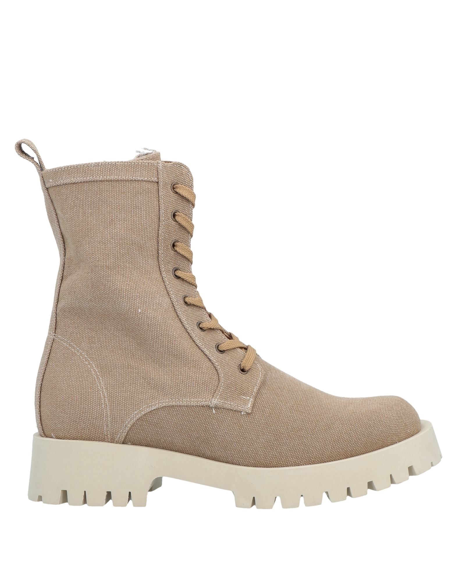 Nila & Nila Ankle Boots In Sand