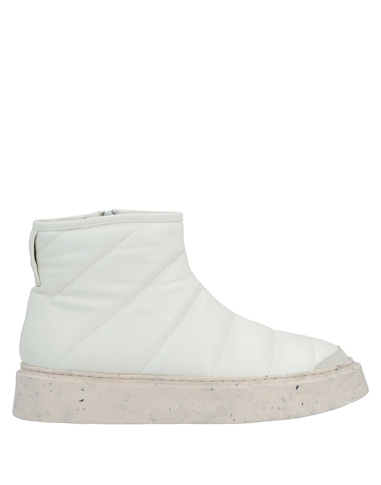 Oa Non-fashion Ankle Boots In White