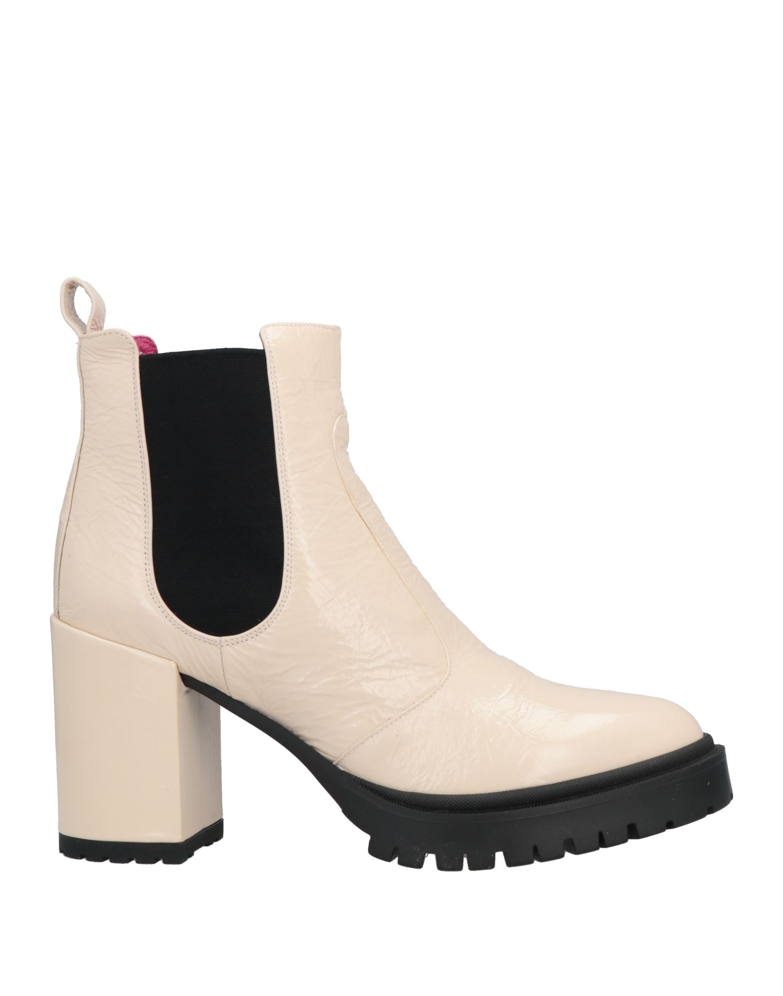 Le Babe Ankle Boots In Ivory
