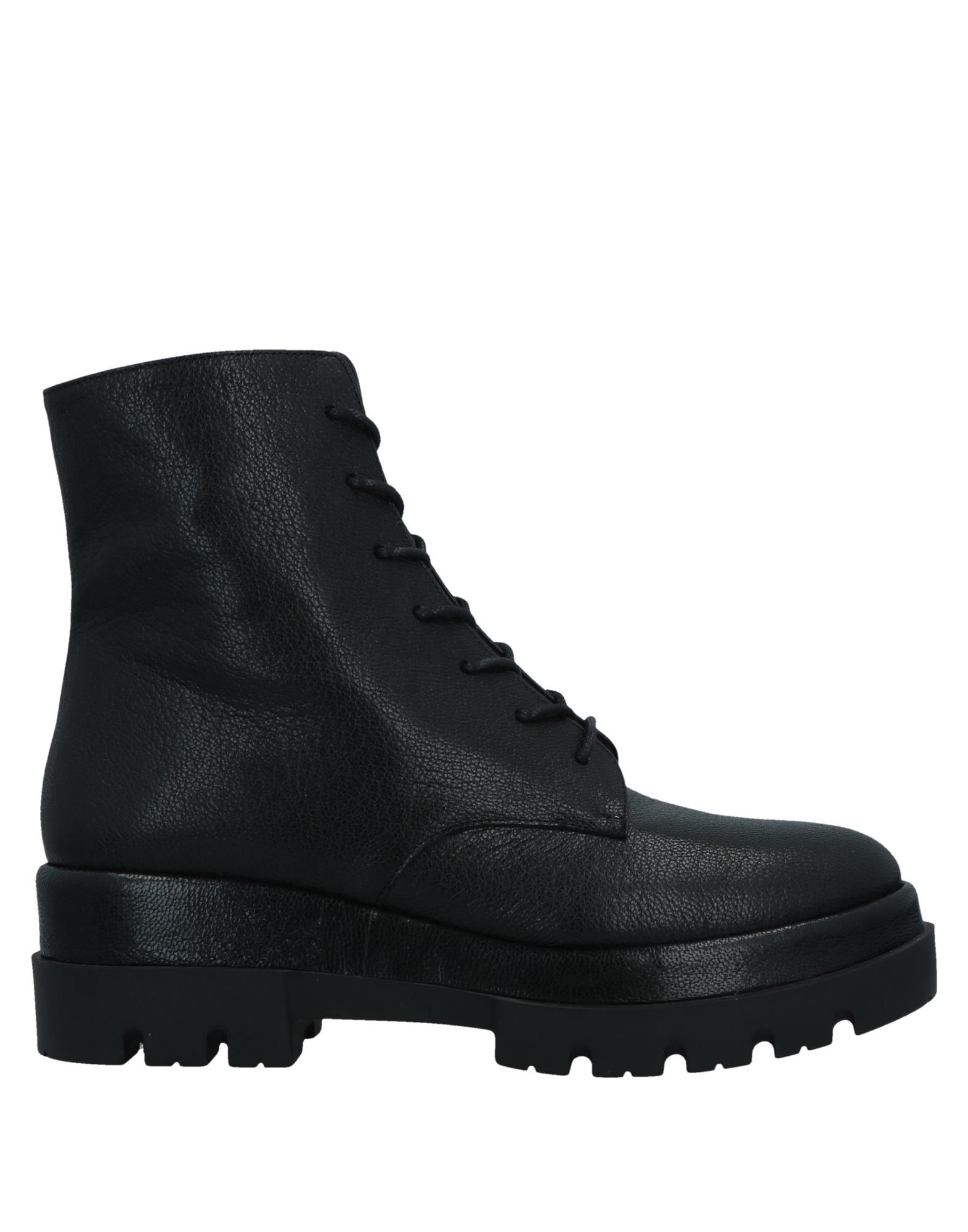 Le Babe Ankle Boots In Black