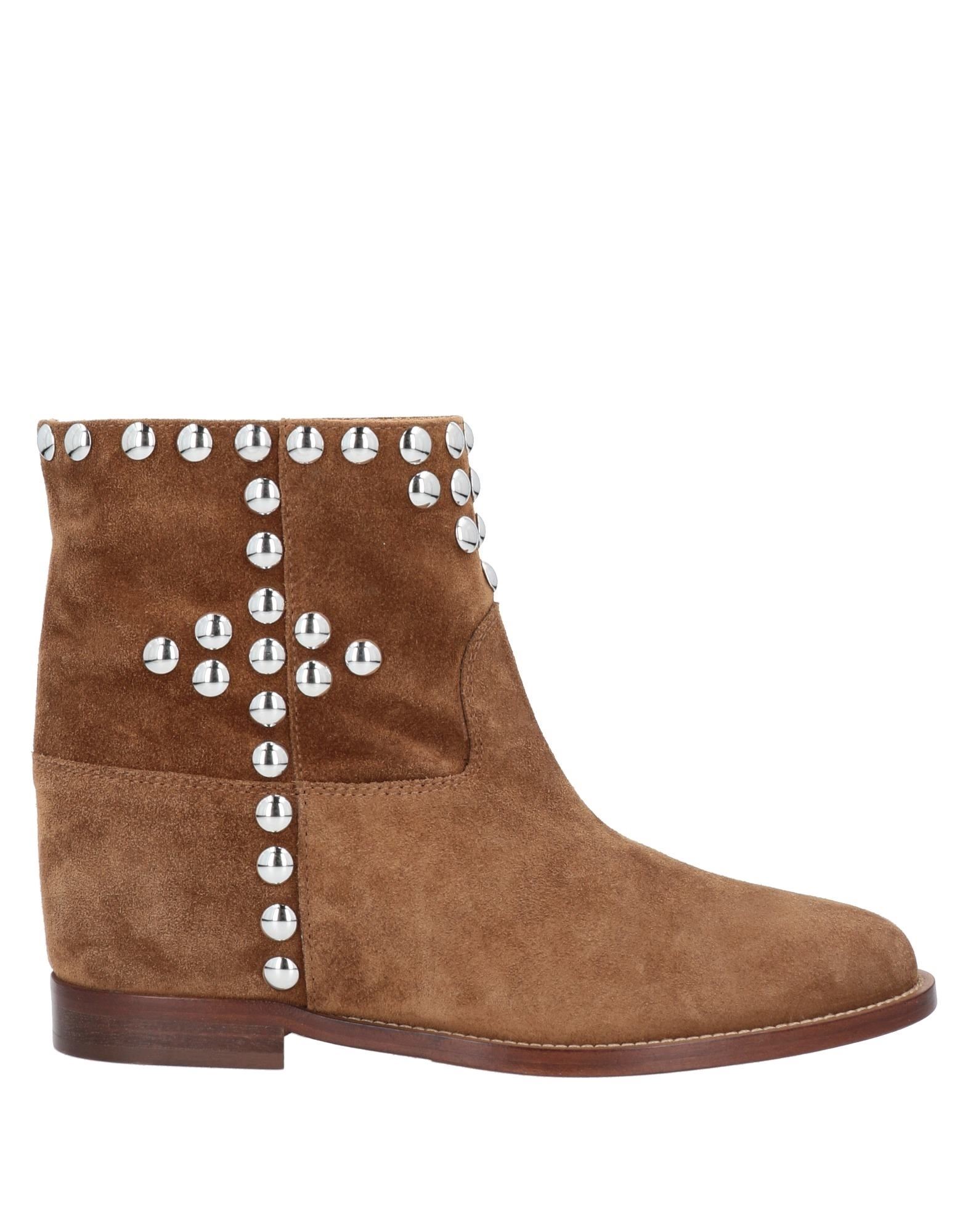 Airport Ankle Boots In Brown