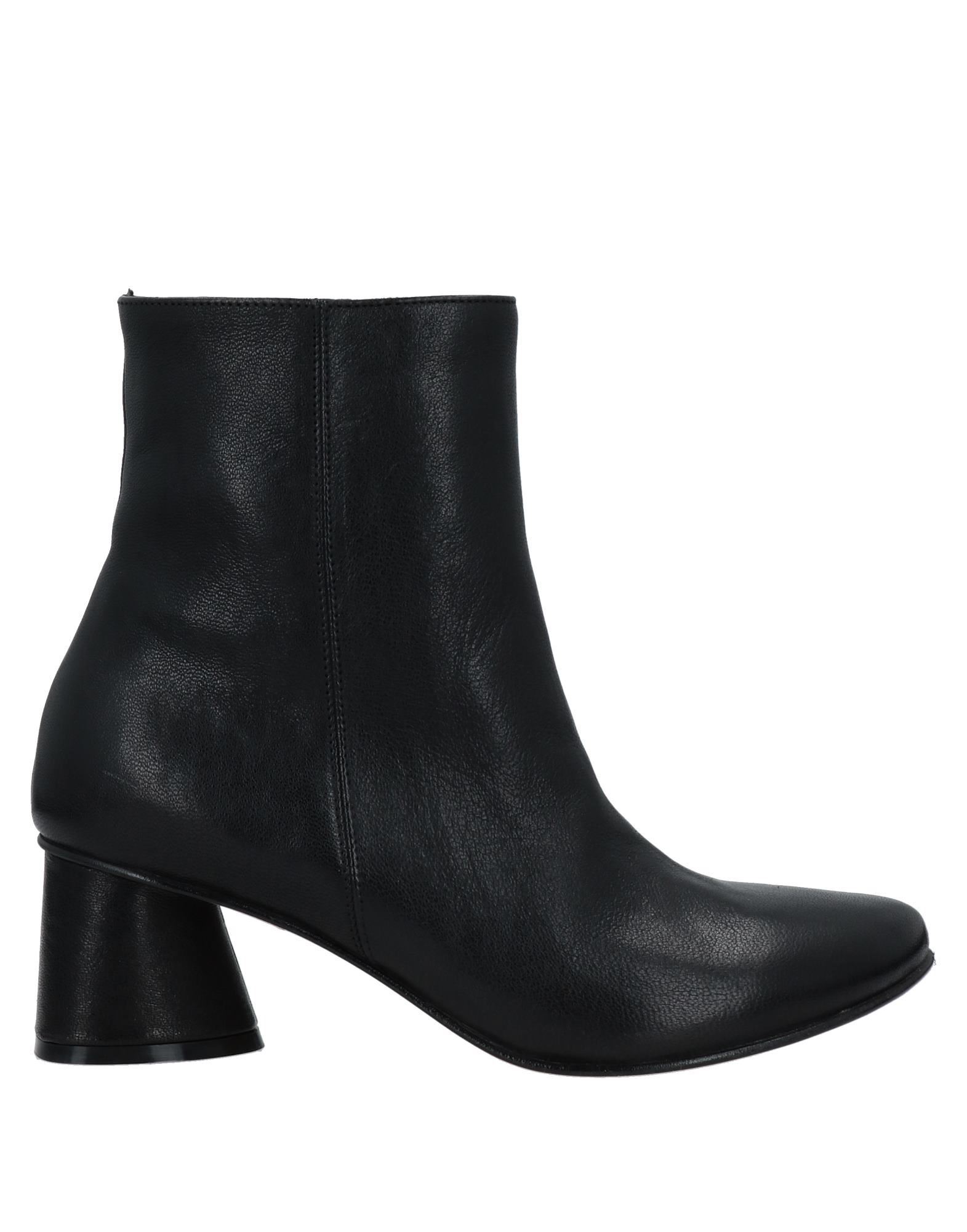 Alysi Ankle Boots In Black
