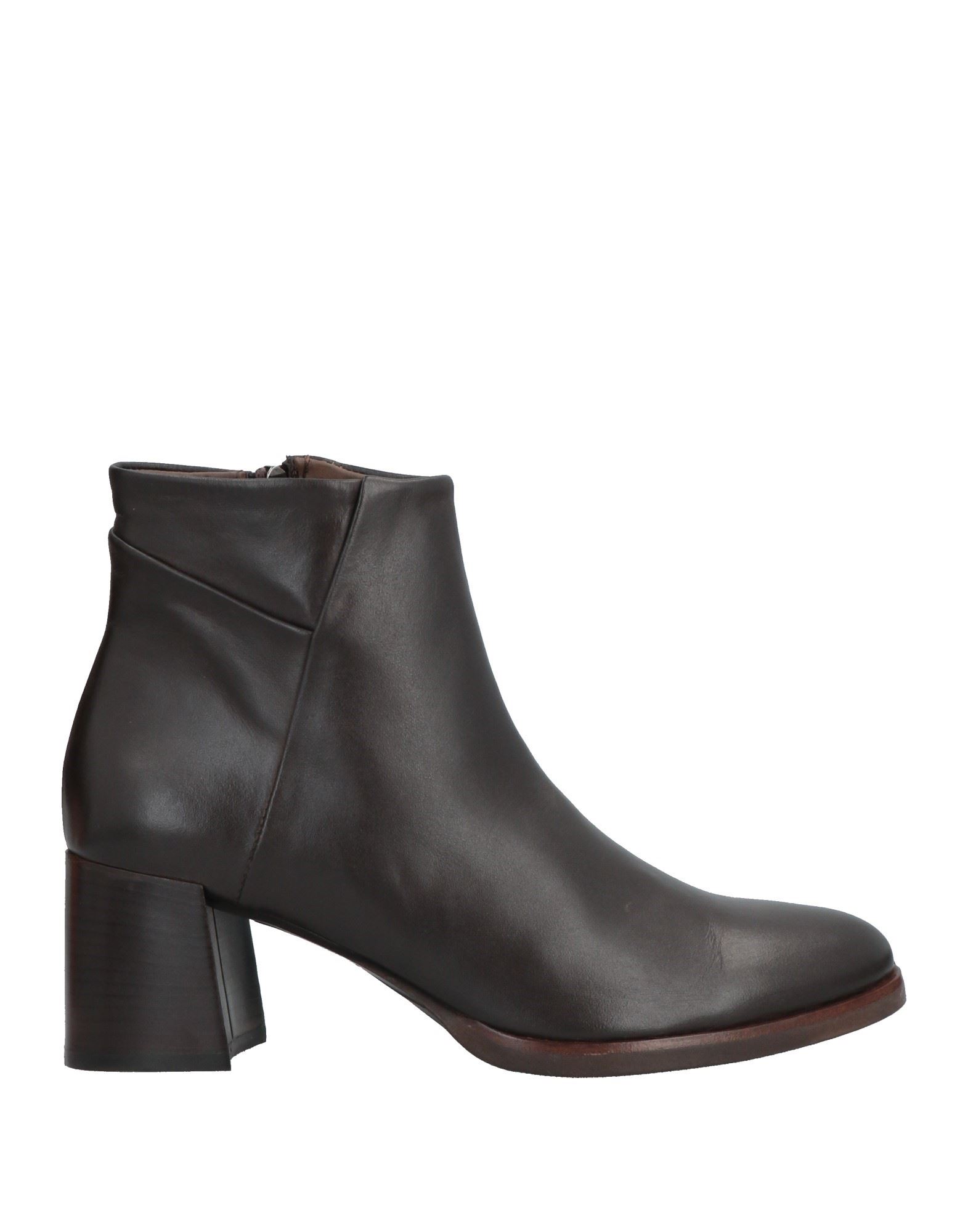 Calpierre Ankle Boots In Dark Brown