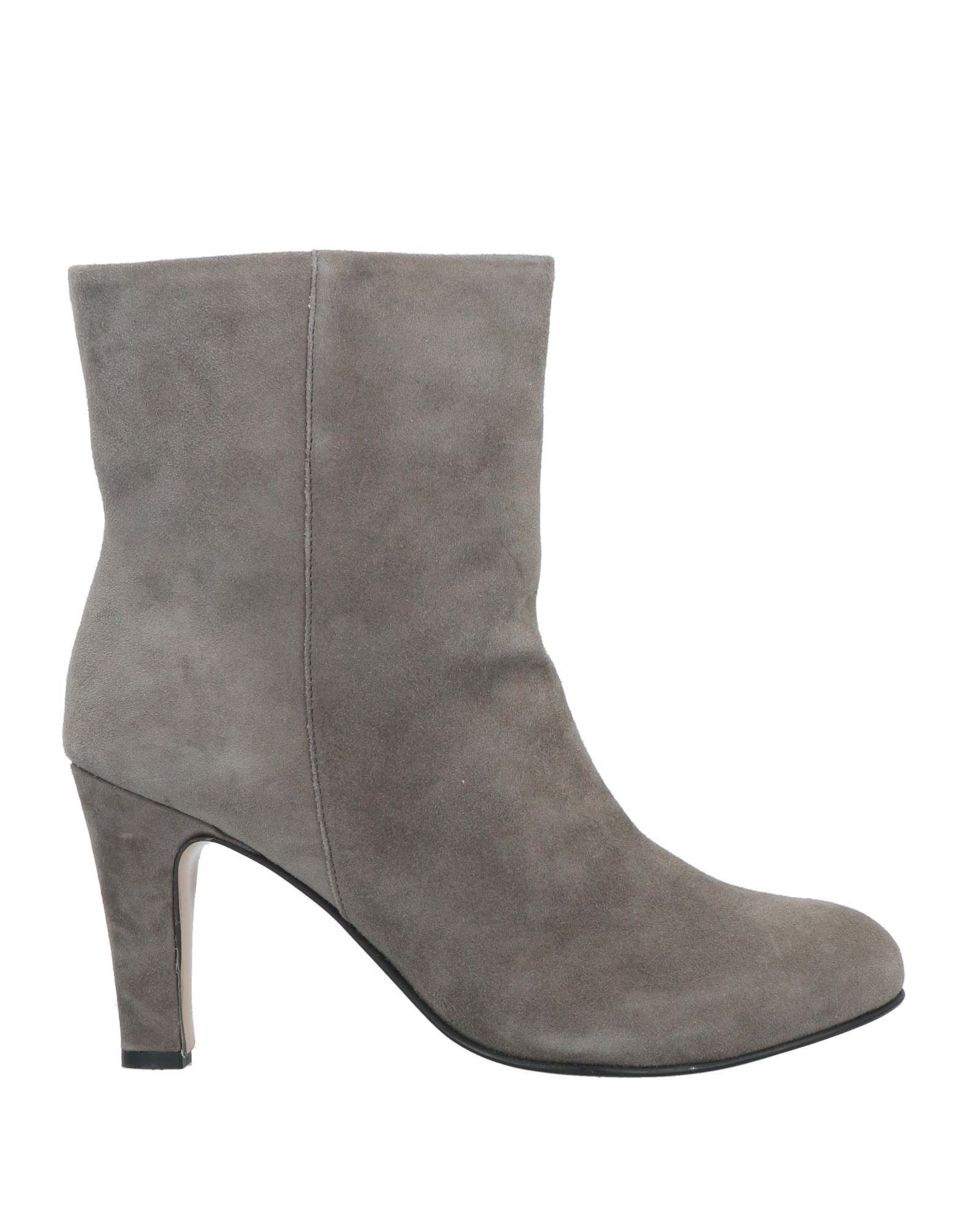 Dora Ankle Boots In Grey