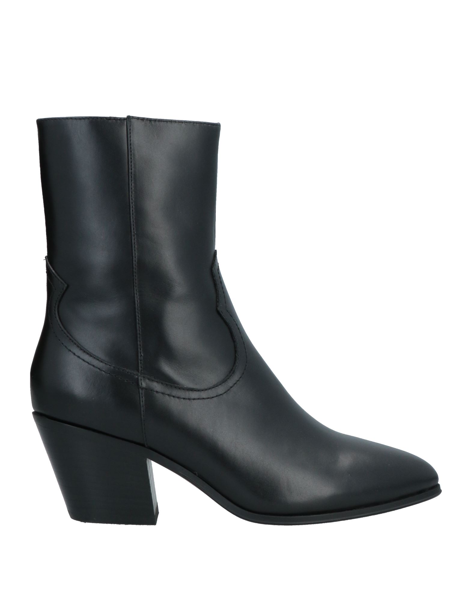 Lola Cruz Ankle Boots In Black