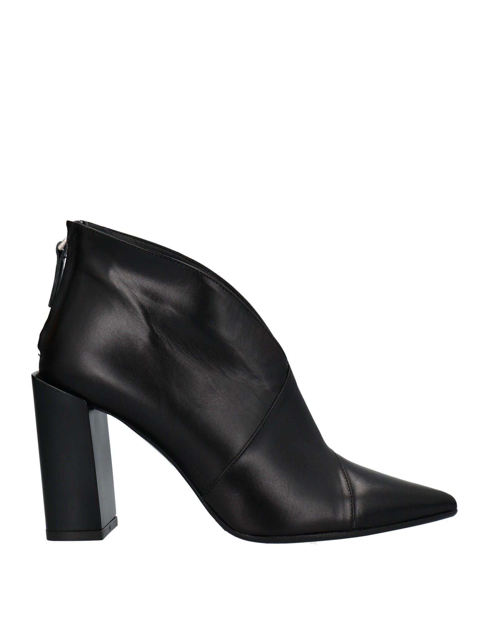 Mirtilla Ankle Boots In Black