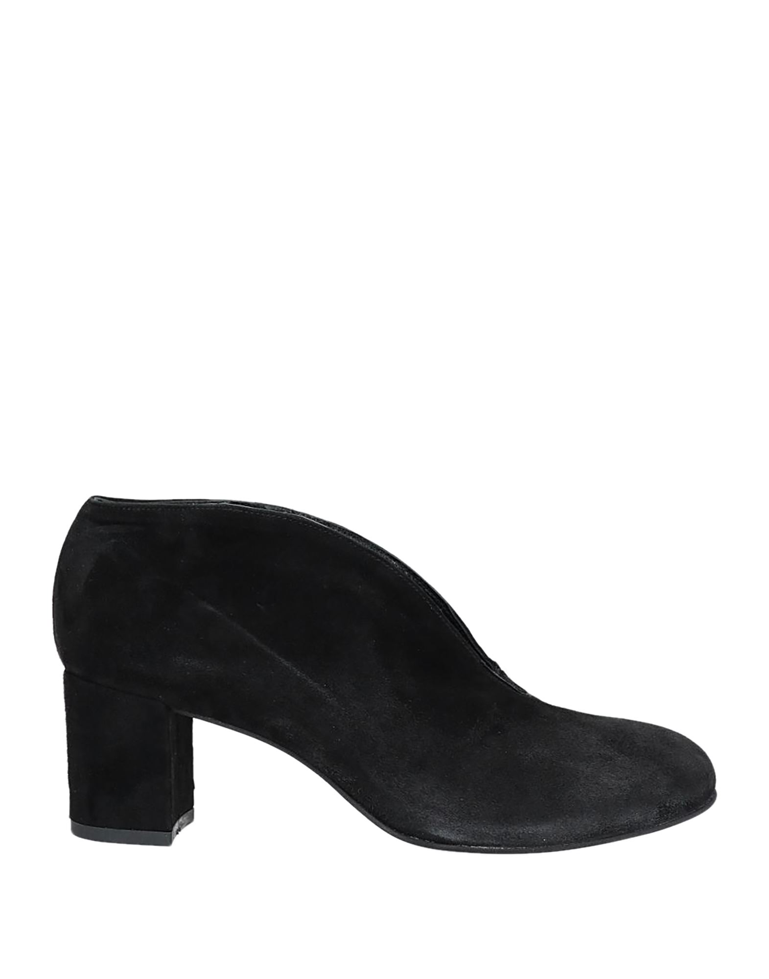 Oroscuro Ankle Boots In Black