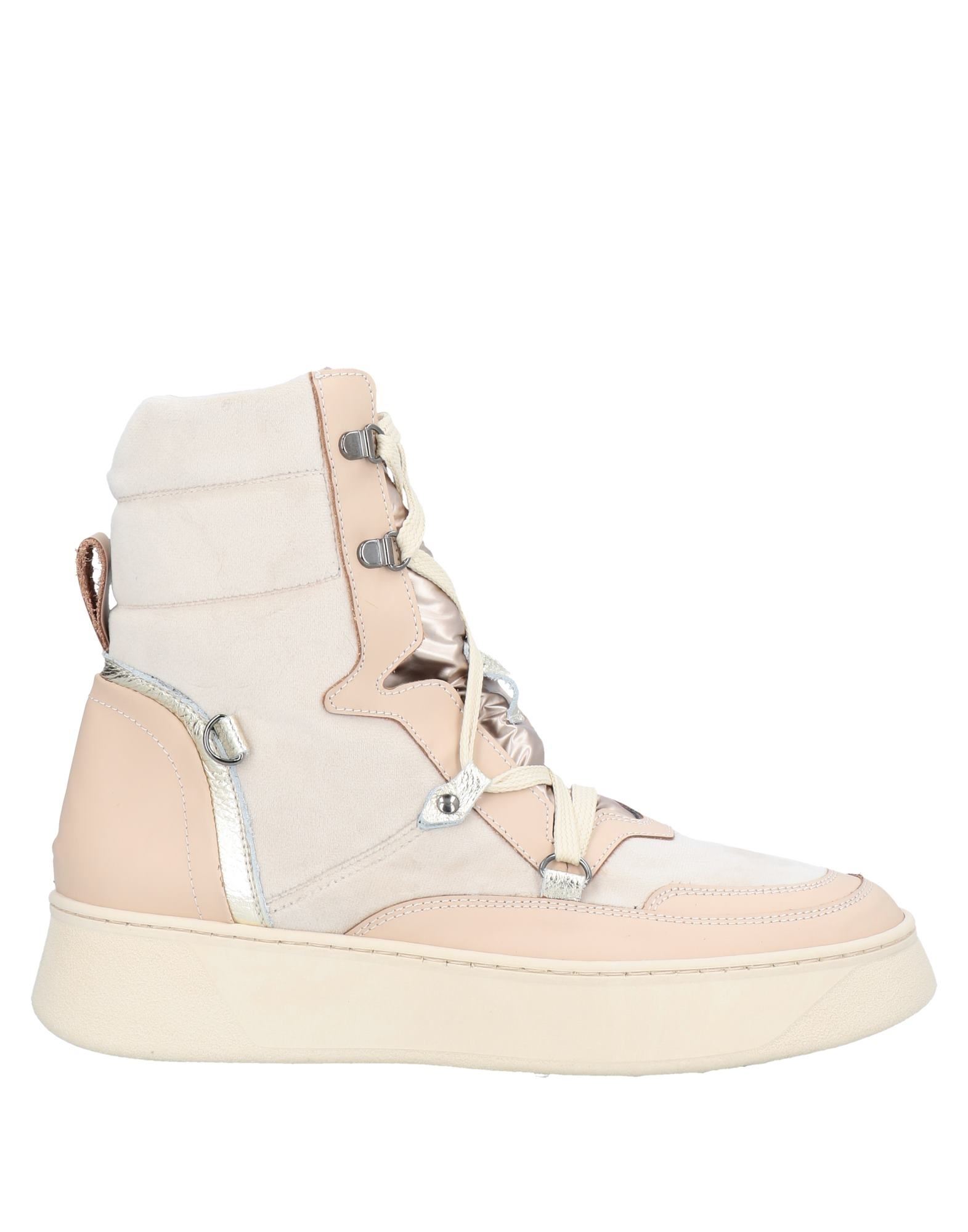 Janet & Janet Ankle Boots In Blush
