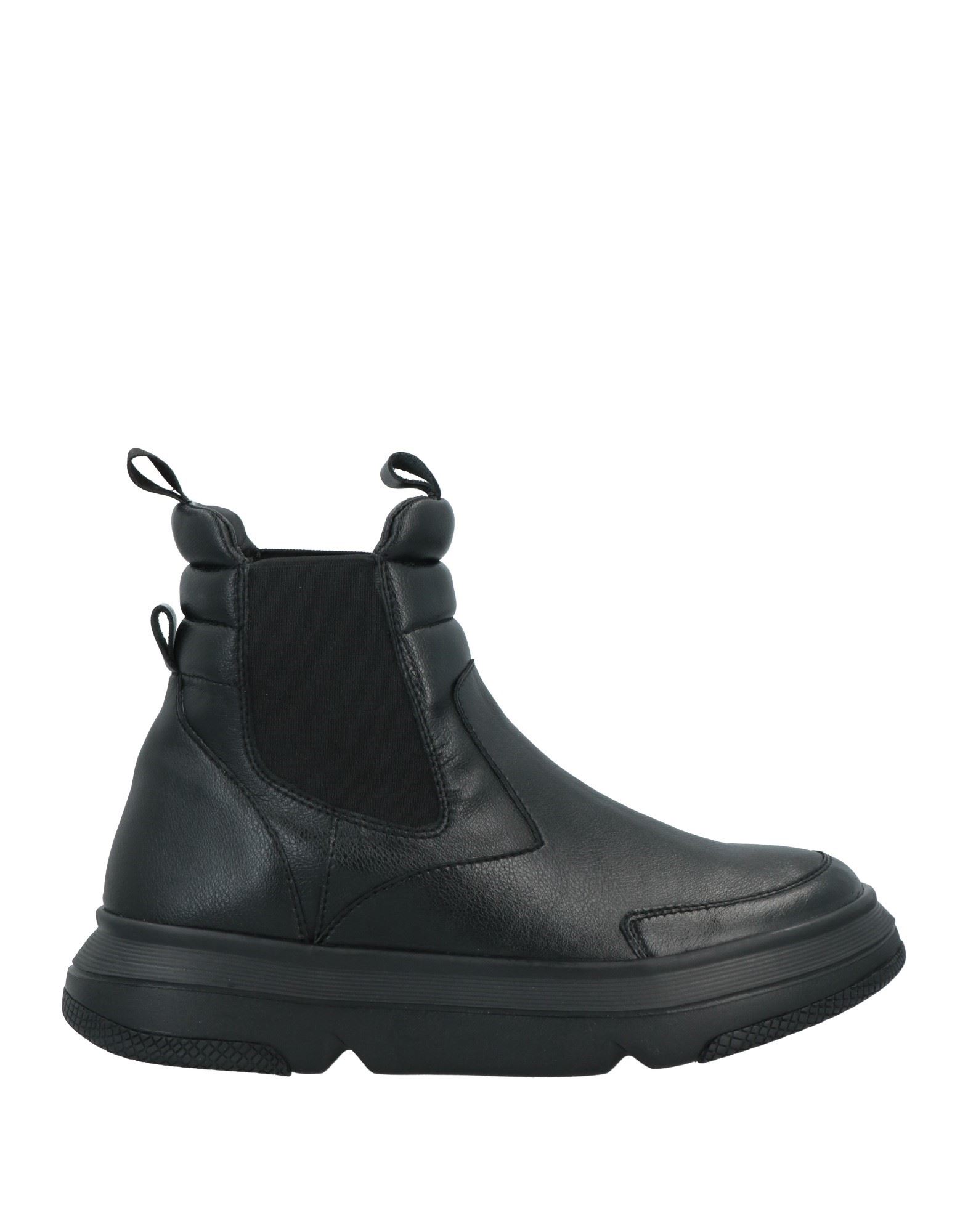 Emanuélle Vee Ankle Boots In Black