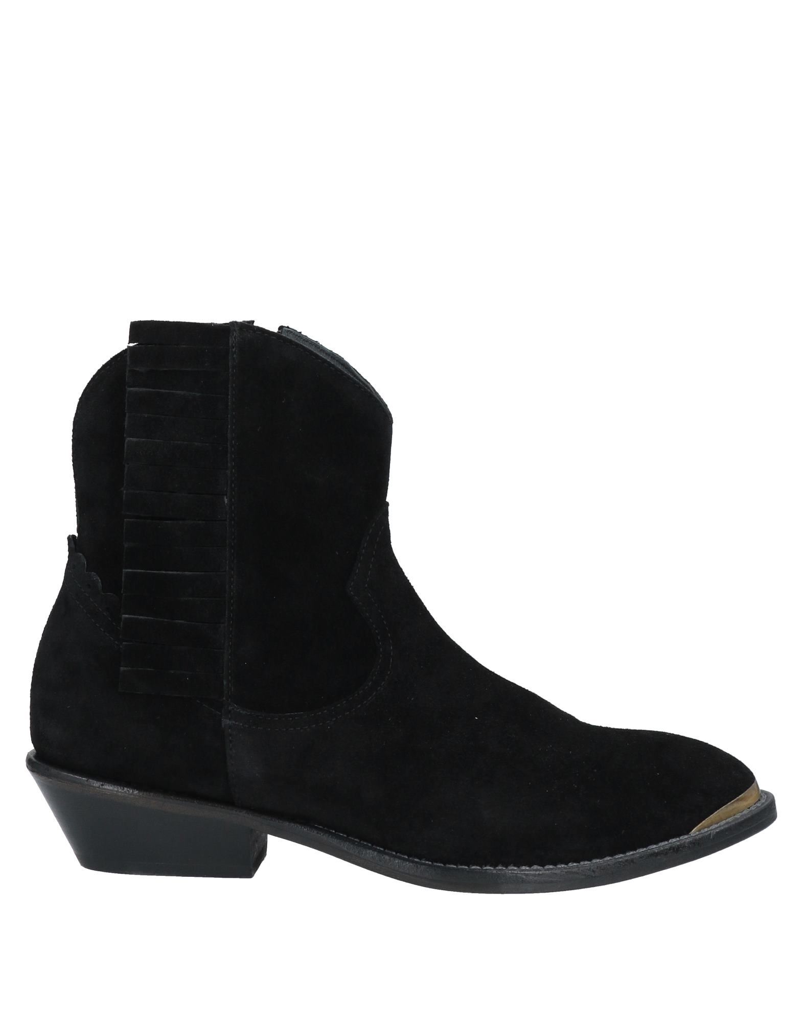 Me Ankle Boots In Black