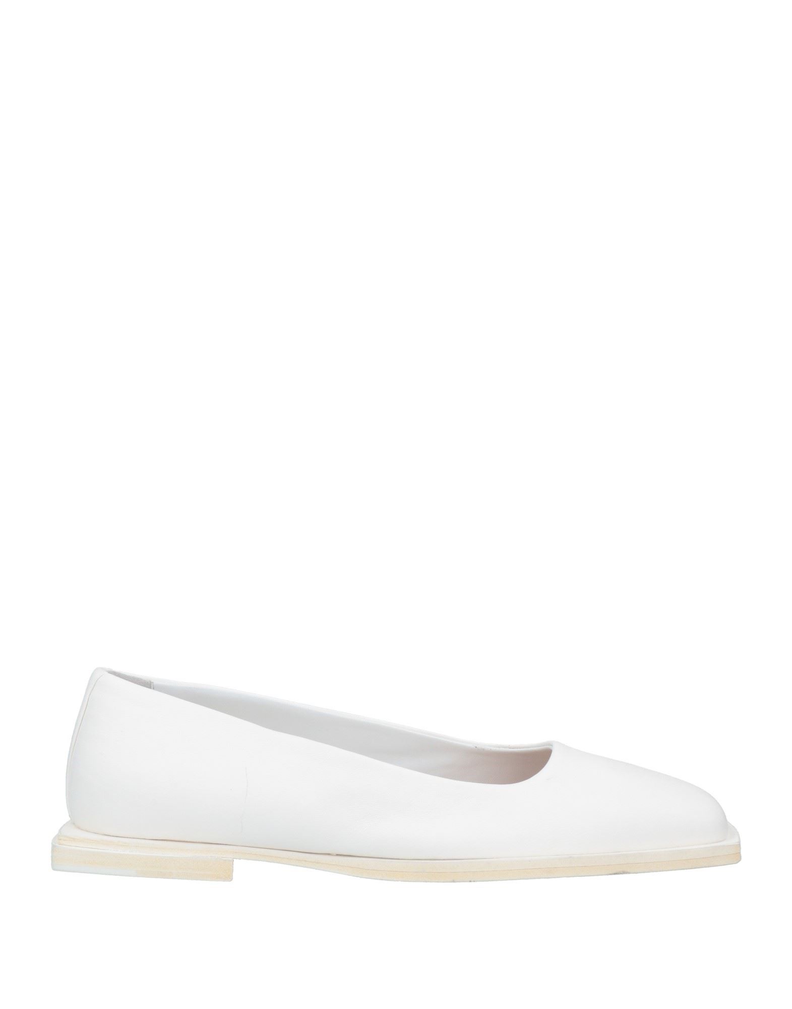 Barracuda Ballet Flats In White