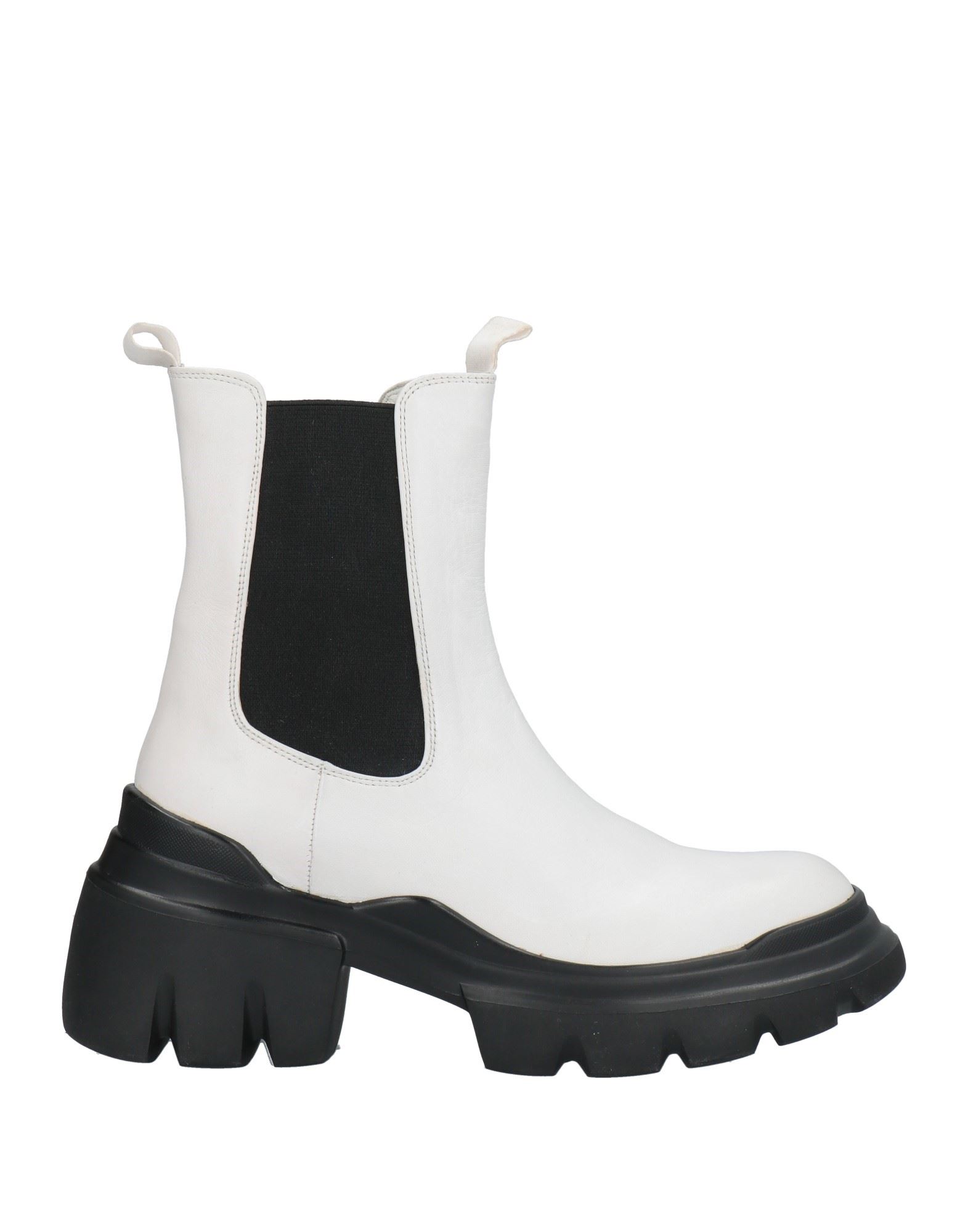 Emanuélle Vee Ankle Boots In White