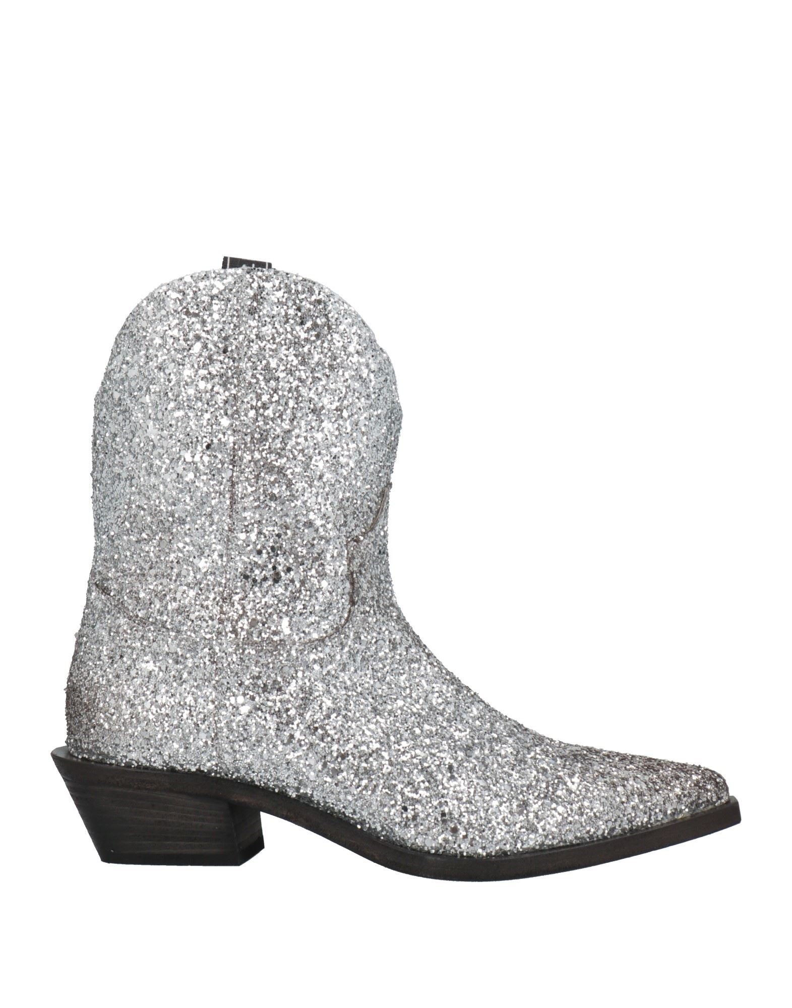 Lemaré Ankle Boots In Silver