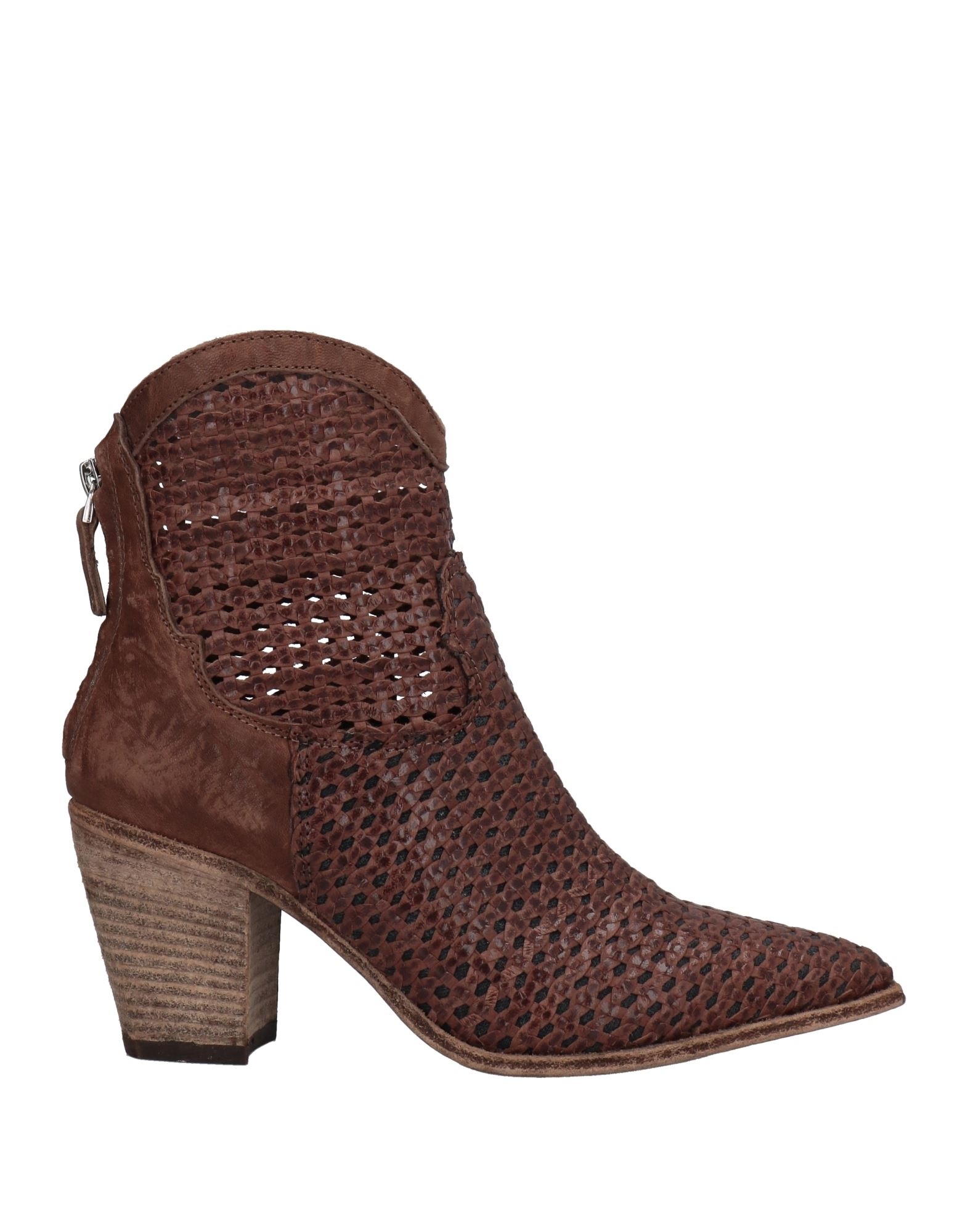 Just Juice Ankle Boots In Brown