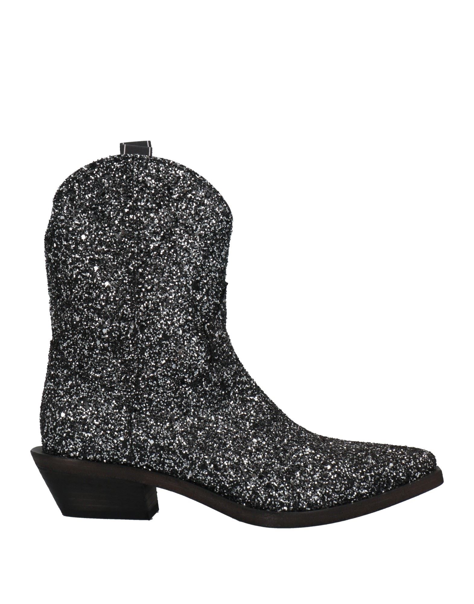 Lemaré Ankle Boots In Silver