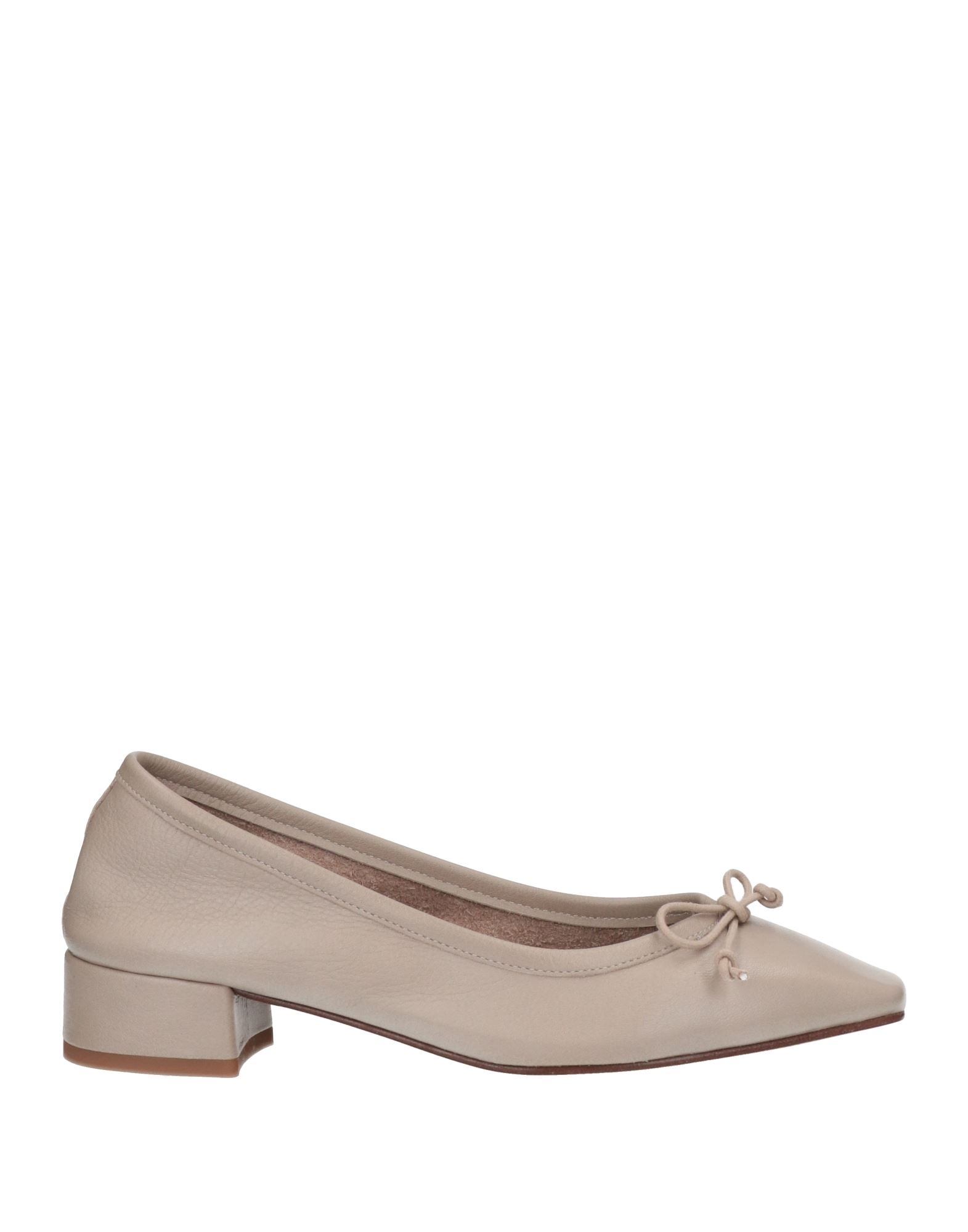 About Arianne Pumps In Light Brown
