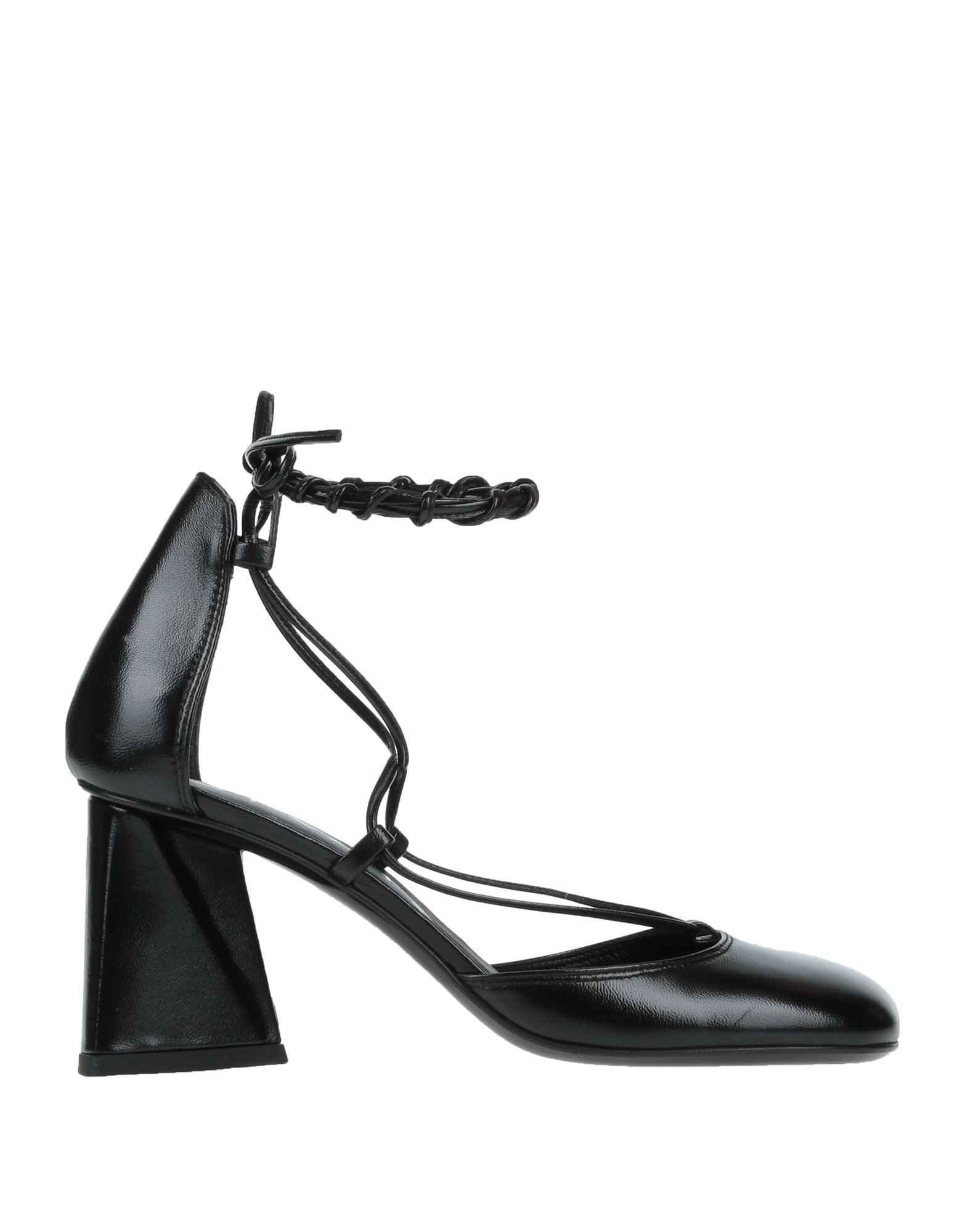 Strategia Pumps In Black