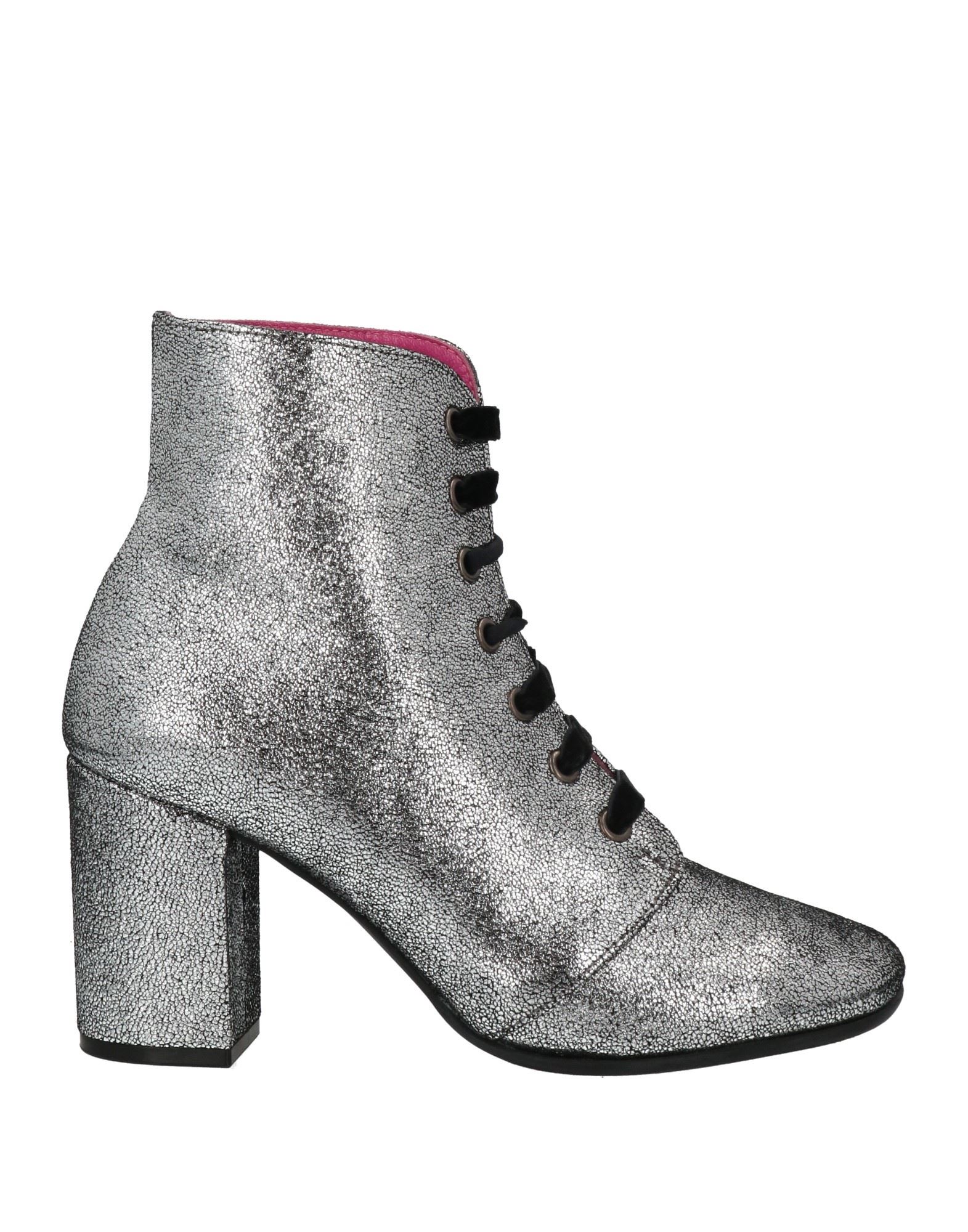 Le Babe Ankle Boots In Silver