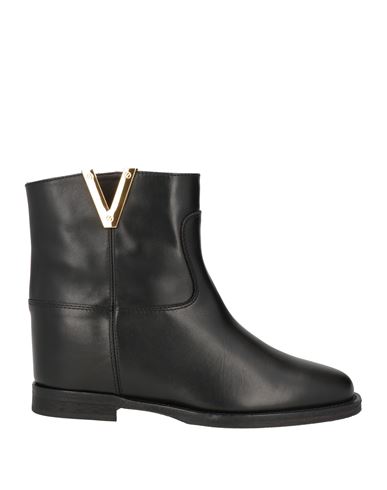 Via Roma 15 Calfskin Ankle Boot With Decorative Gold-tone Plaque In Black