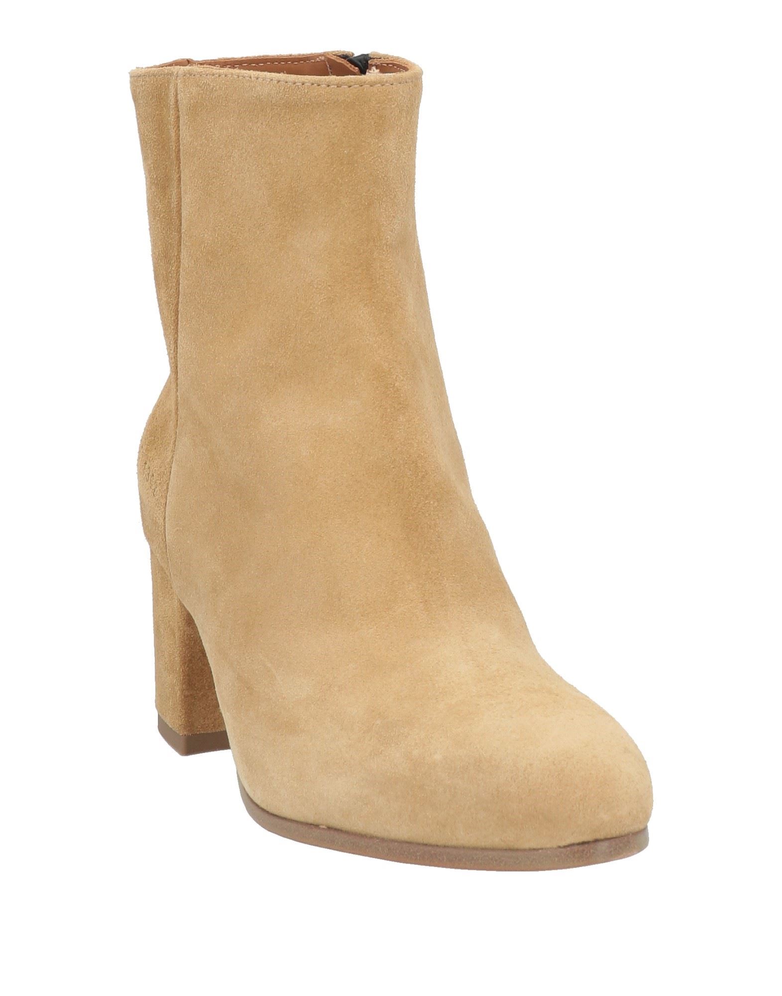  Woman By Common Projects - Schuhe - Stiefeletten - On Yoox.com 