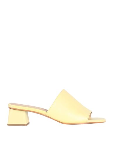 Jutelaune Woman Sandals Light Yellow Size 9 Soft Leather