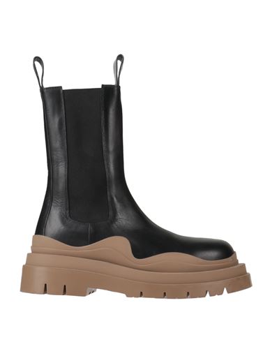 Bottega Veneta Tire Contrasting-panel Ankle Boots In Black