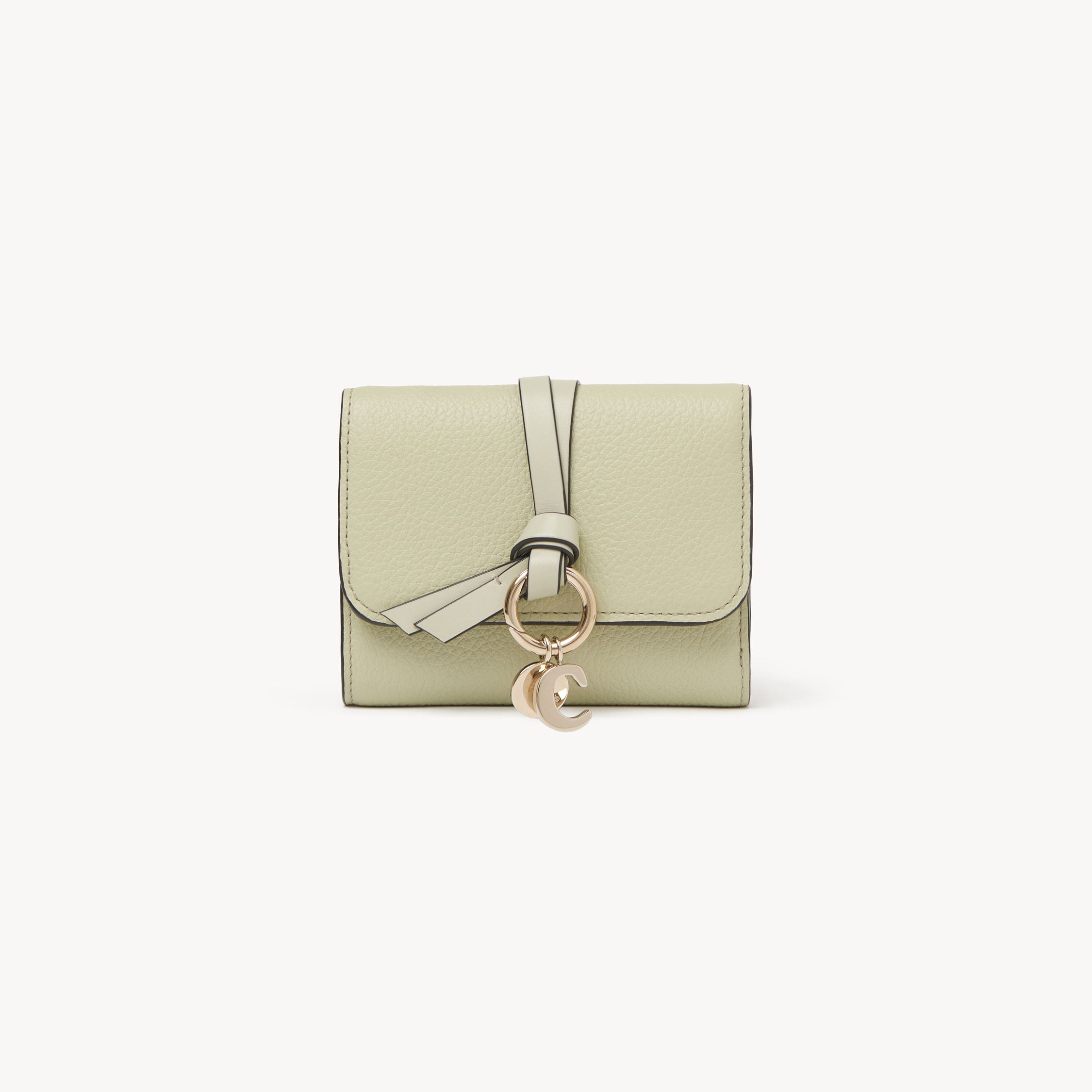 Shop Chloé Portefeuille Compact À Trois Volets Alphabet En Cuir Grainé Femme Vert Taille Onesize 100% Cuir De V In Green