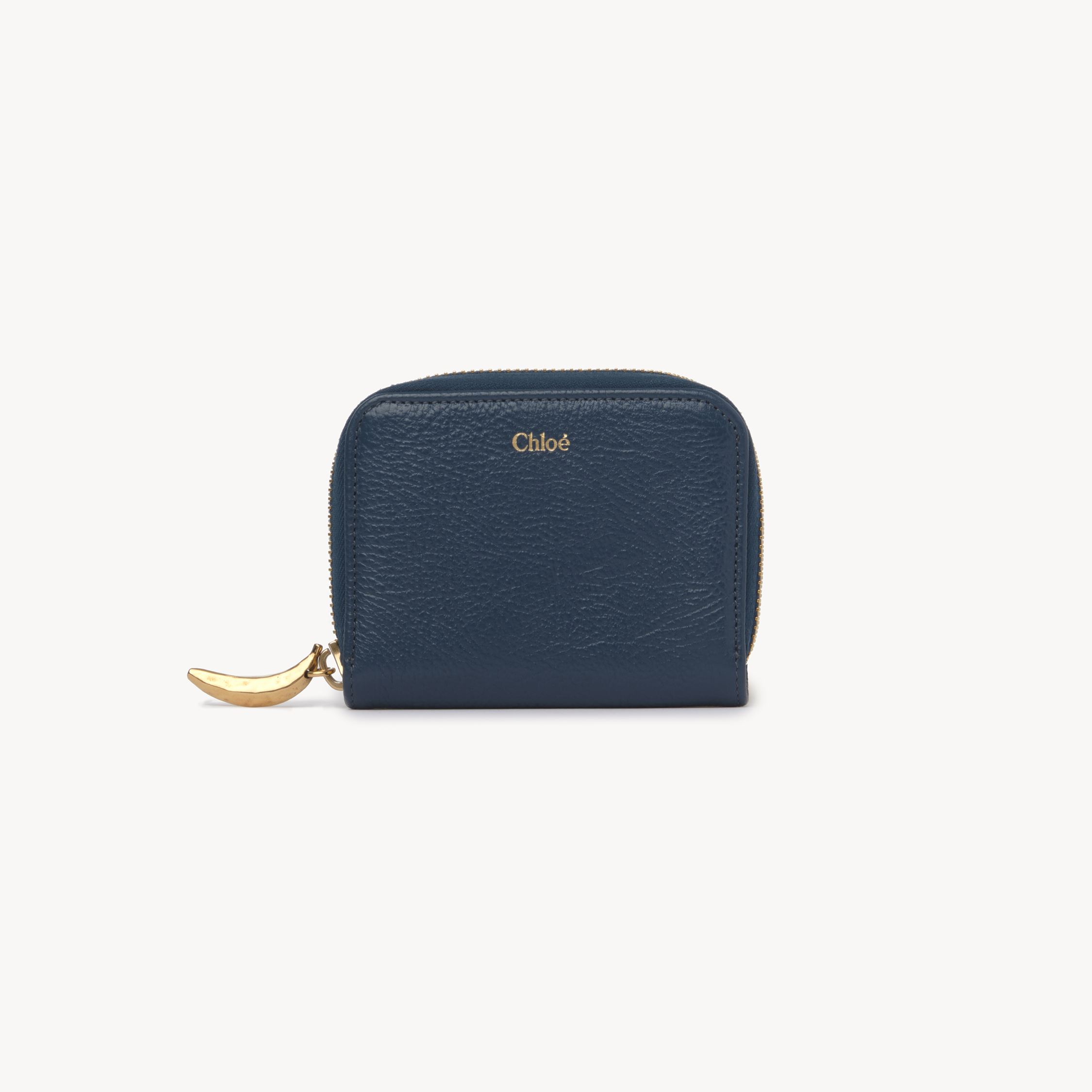 Shop Chloé Banana Zipped Coin Purse In Grained Leather Blue Size Onesize 100% Calf-skin Leather