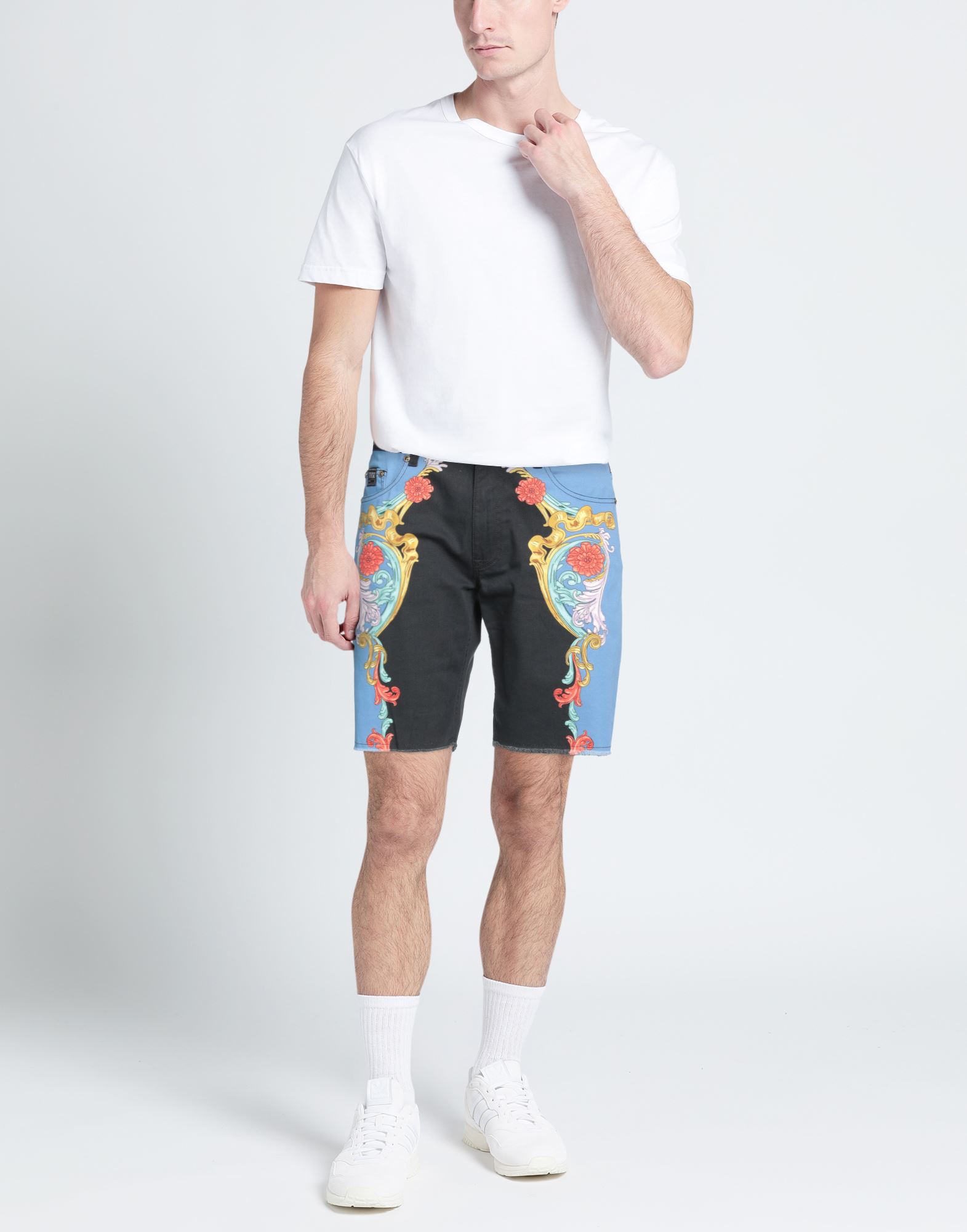  Versace Jeans Couture - Hosen & Röcke - Jeansshorts - On Yoox.com 