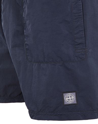 B0247 60% RECYCLED NYLON ビーチ ショートパンツ Stone Island メンズ