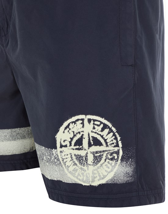 B0845'STRIPES ONE' PRINT ビーチ ショートパンツ Stone Island メンズ 