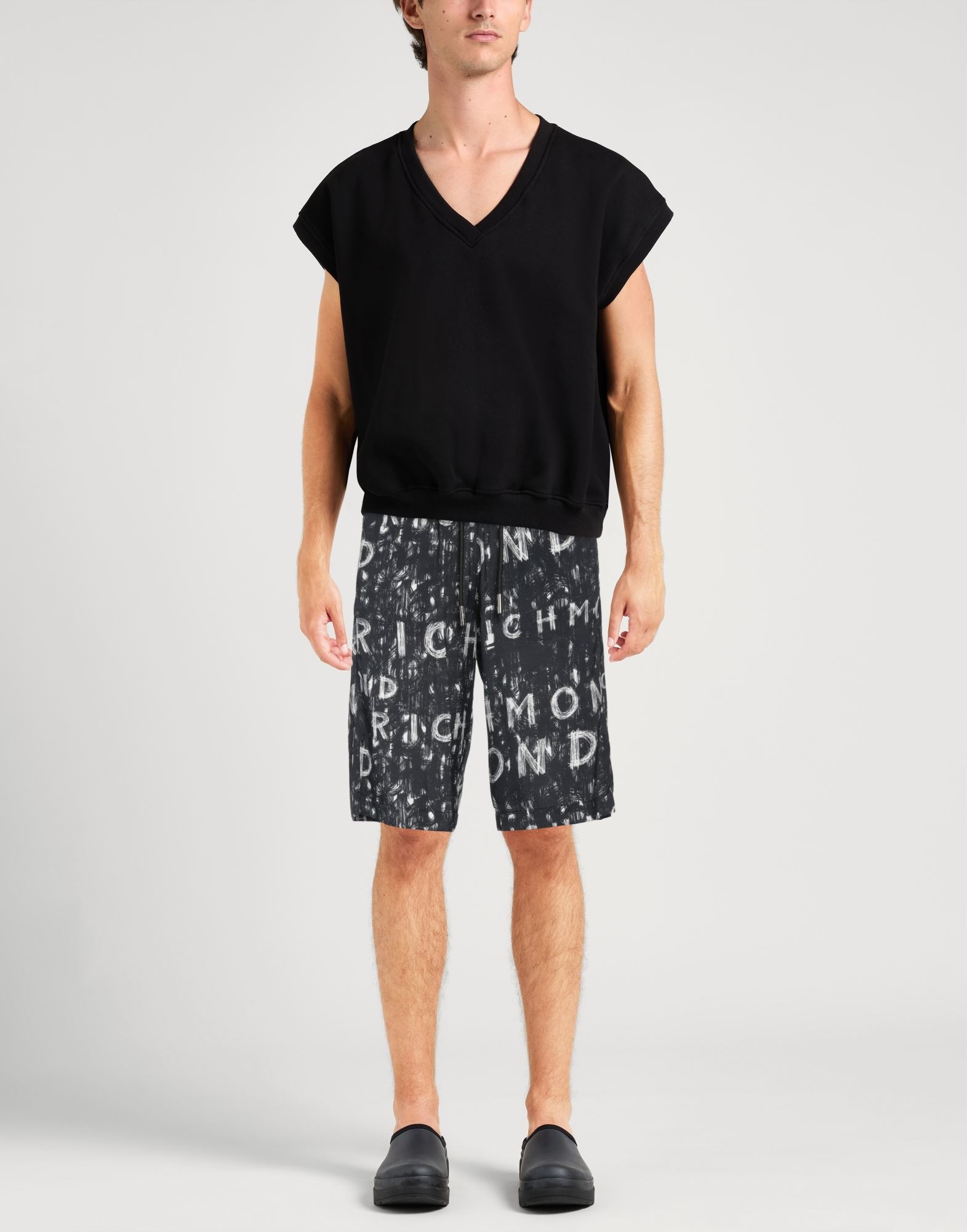  John Richmond - Hosen & Röcke - Shorts & Bermudashorts - On Yoox.com 