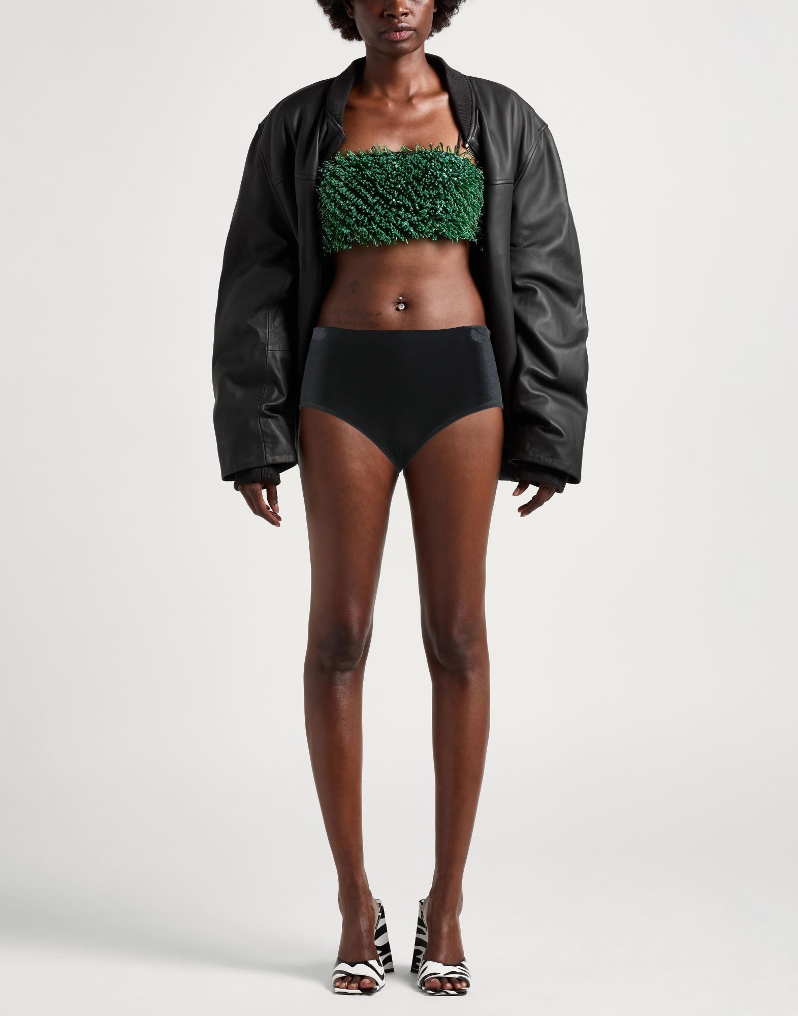  Amazuìn - Hosen & Röcke - Shorts & Bermudashorts - On Yoox.com 