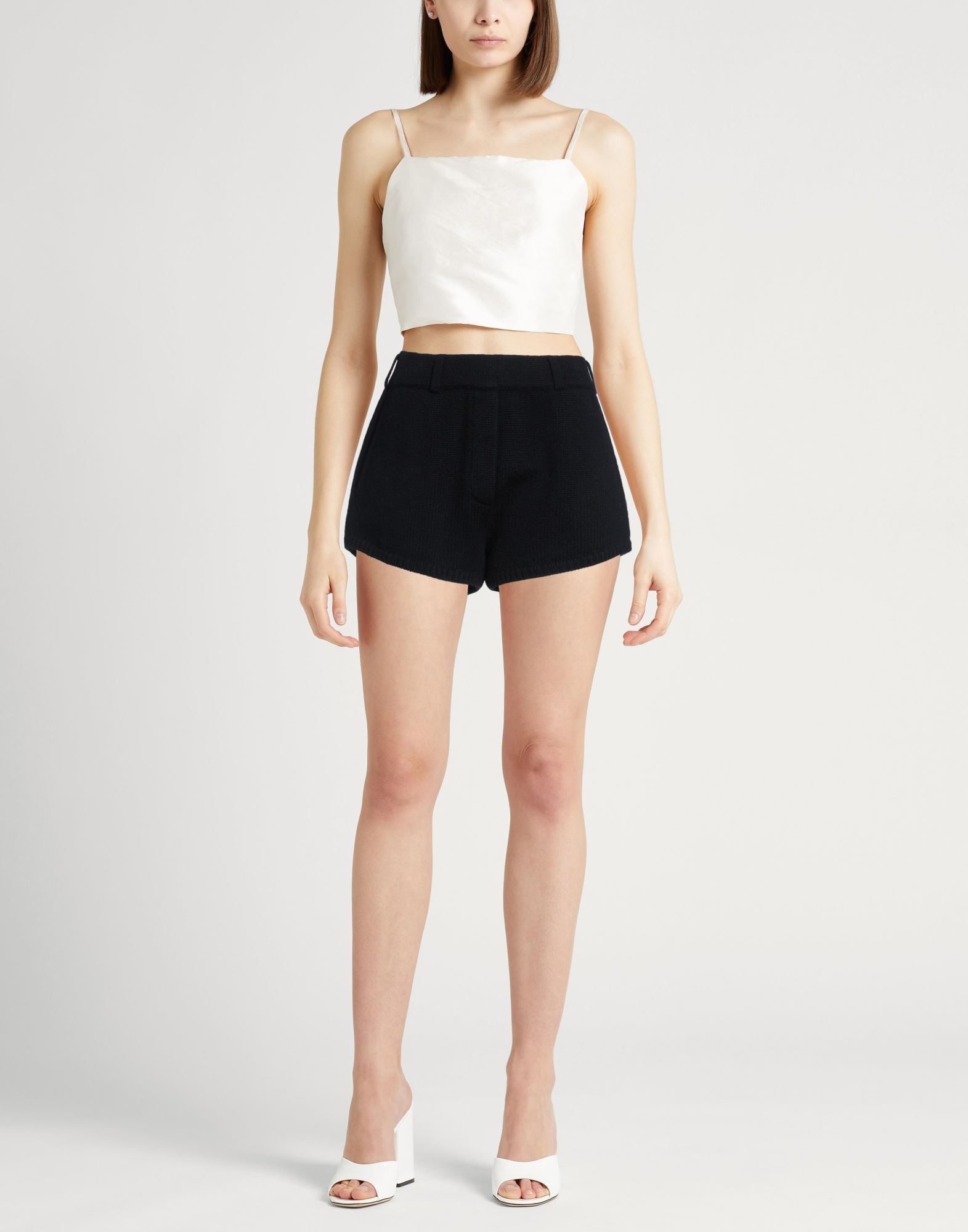  Lisa Yang - Hosen & Röcke - Shorts & Bermudashorts - On Yoox.com 