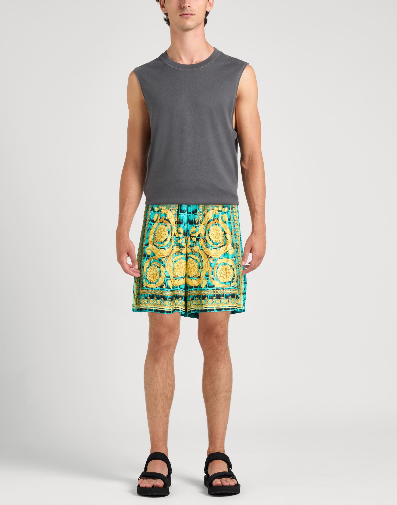  Versace Jeans Couture - Hosen & Röcke - Shorts & Bermudashorts - On Yoox.com 