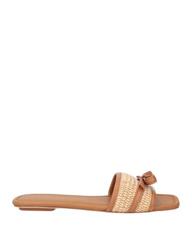 Stuart Weitzman Woven Upper Brown Sandals With Delicate Bow Accent In Brown