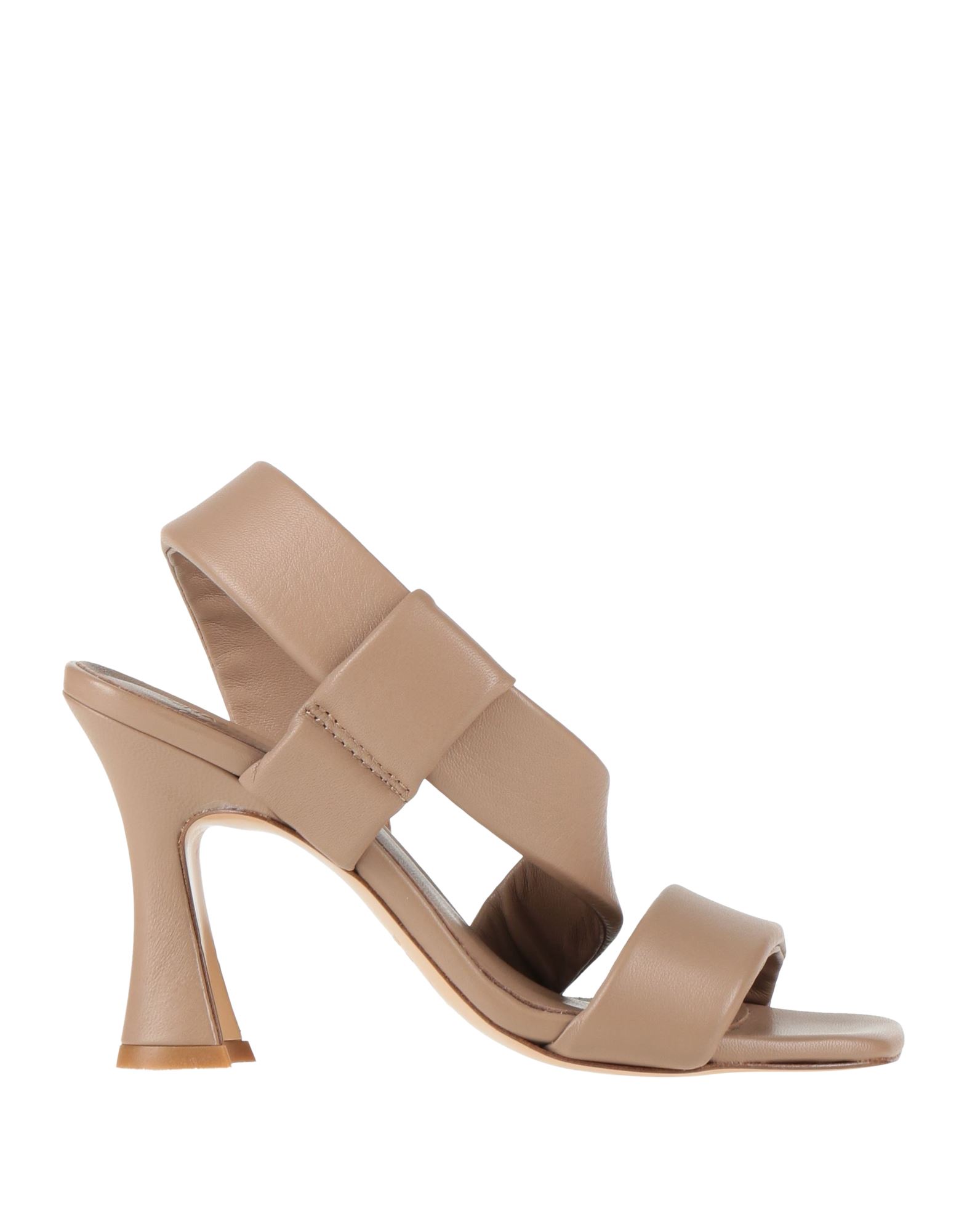 CHAMBRE N°133 CHAMBRE N°133 ΠΑΠΟΥΤΣΙΑ Πέδιλα