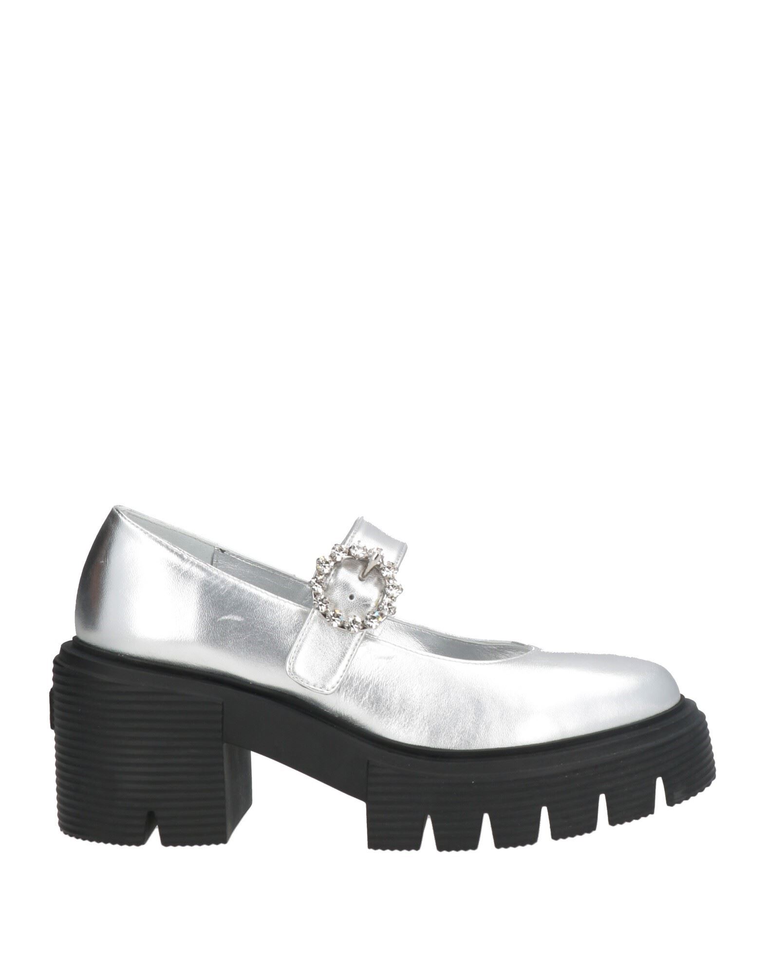 STUART WEITZMAN STUART WEITZMAN ΠΑΠΟΥΤΣΙΑ Κλειστά παπούτσια
