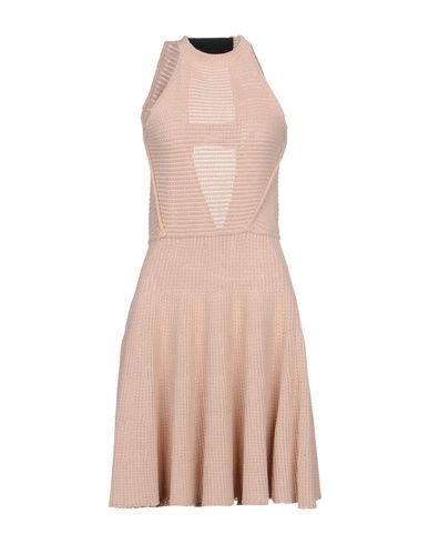 Короткое платье